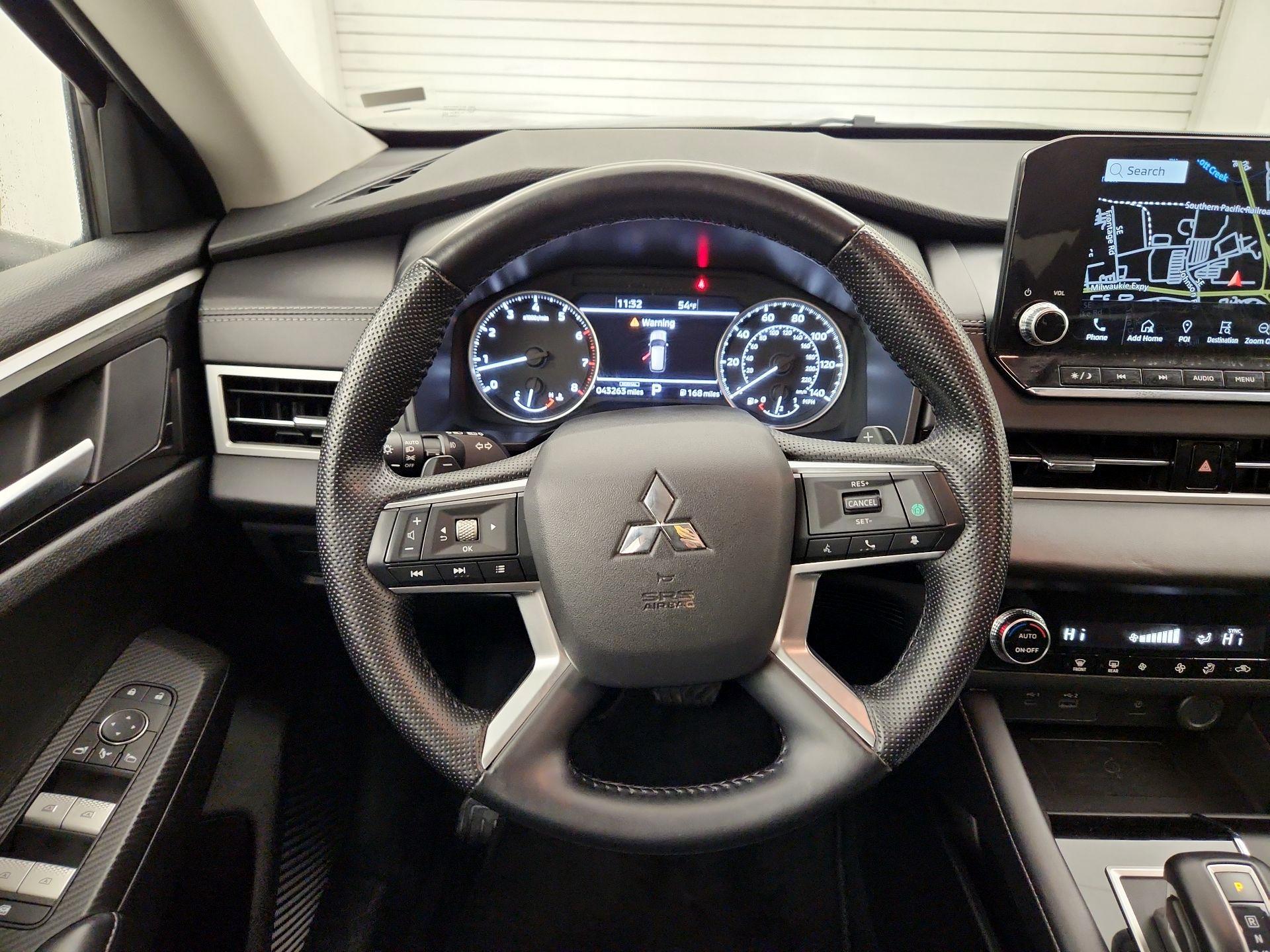 Thumbnail: 2024 Mitsubishi Outlander - 10