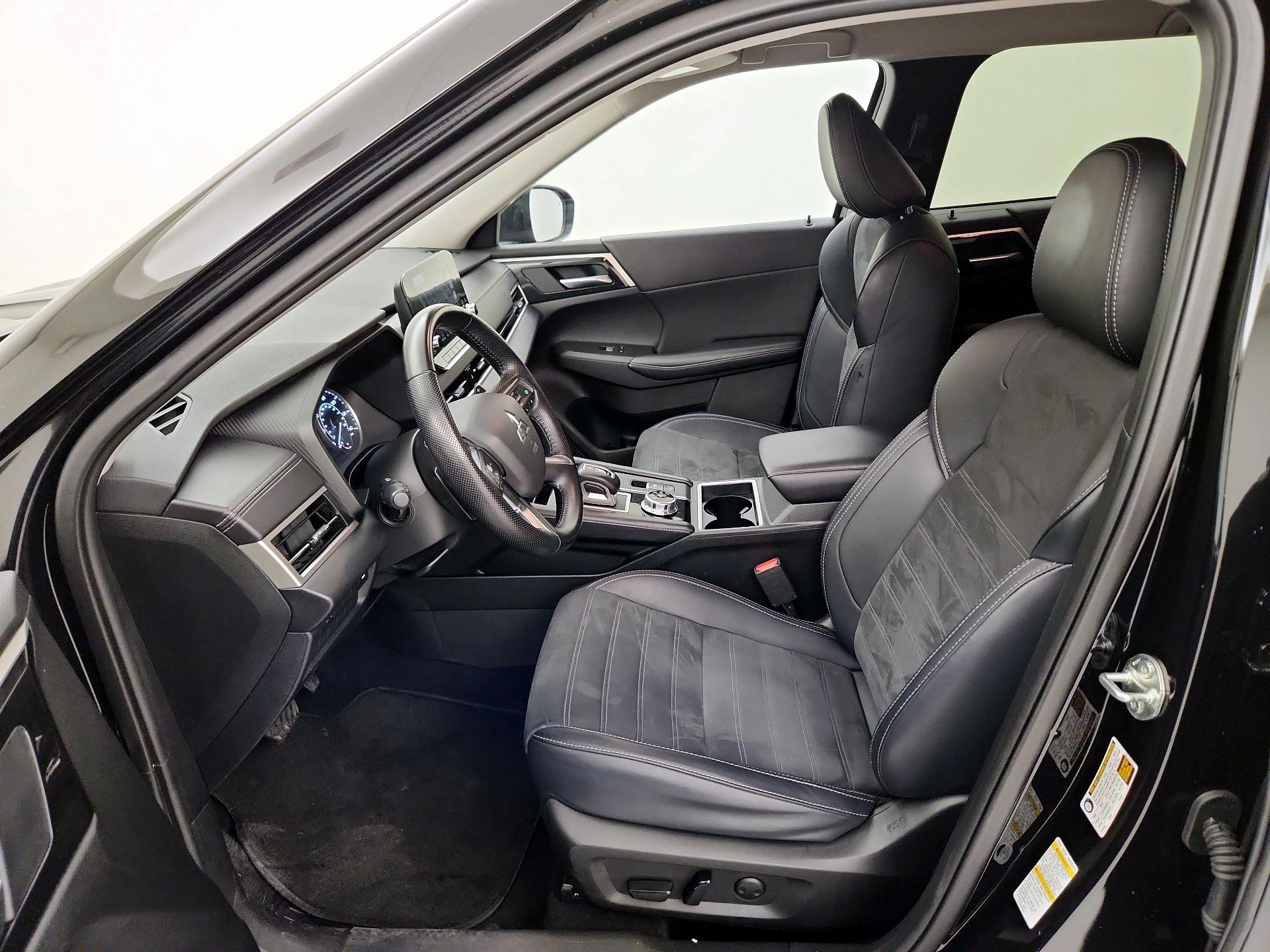 Thumbnail: 2024 Mitsubishi Outlander - 11