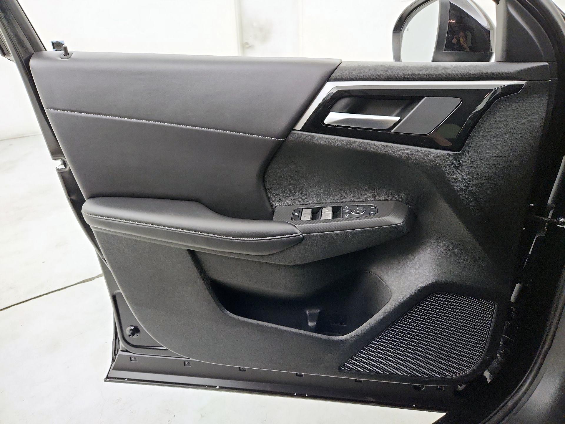 Thumbnail: 2024 Mitsubishi Outlander - 12