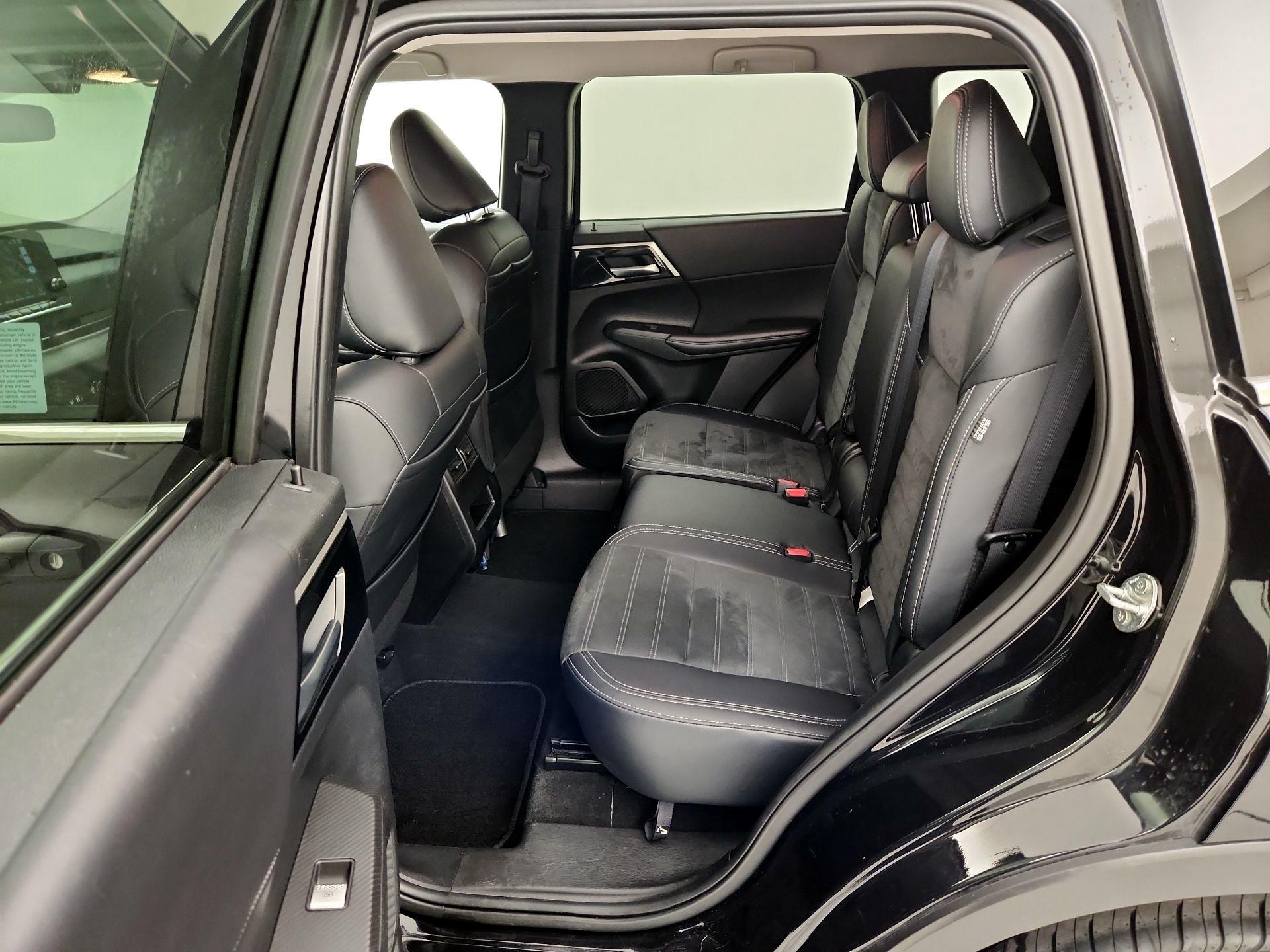 Thumbnail: 2024 Mitsubishi Outlander - 20