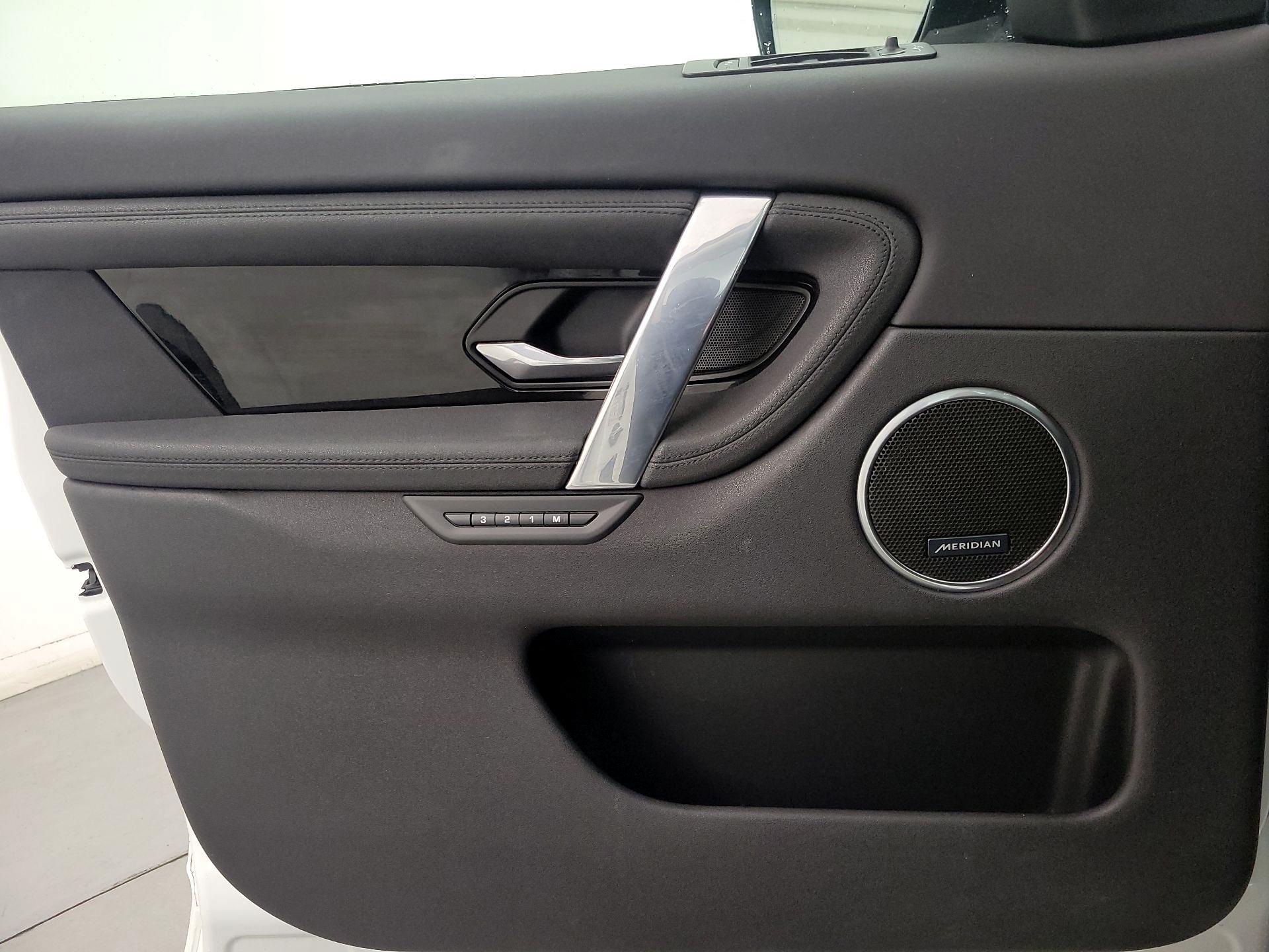 Thumbnail: 2020 Land Rover Discovery Sport - 12