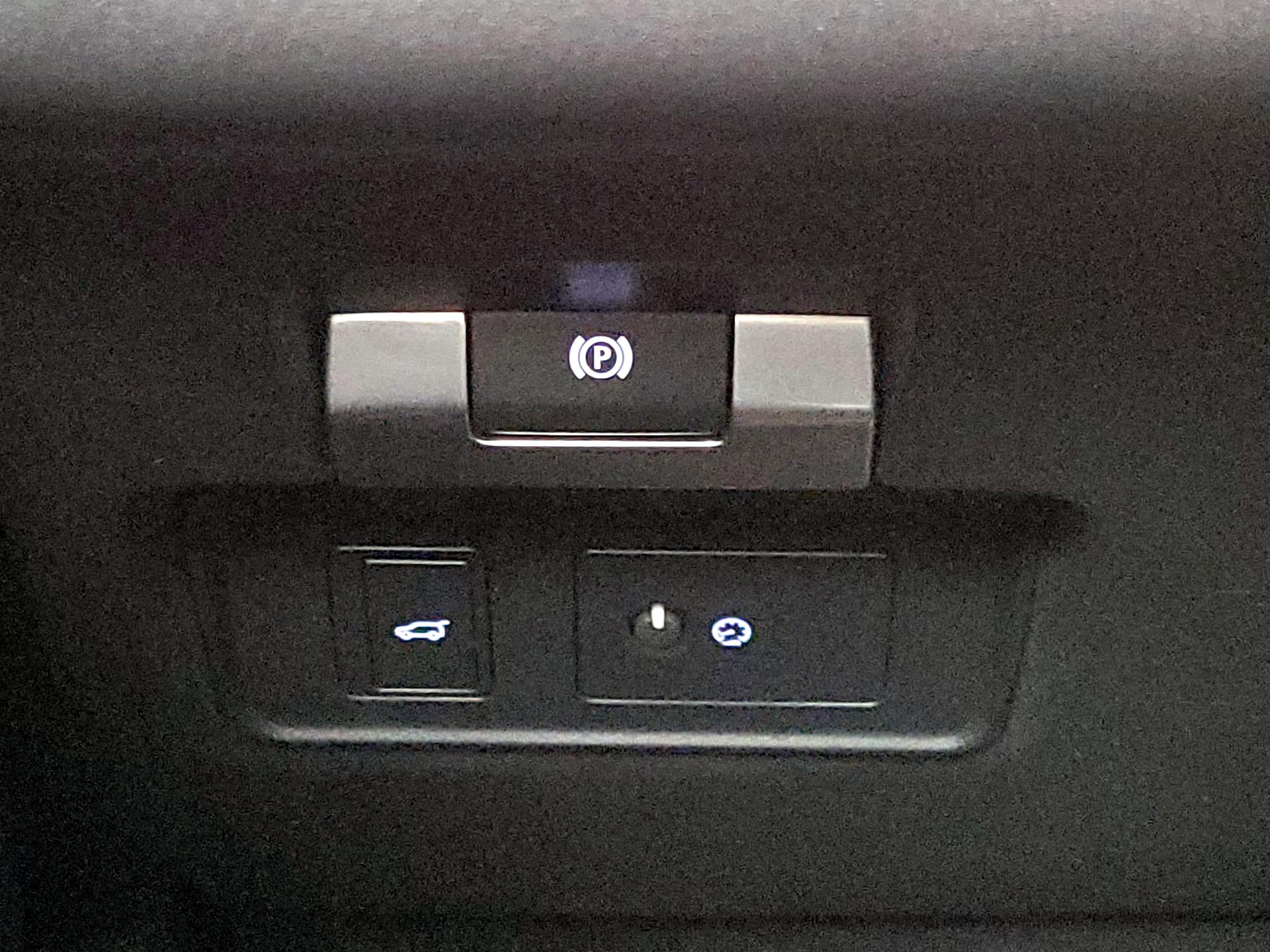 Thumbnail: 2020 Land Rover Discovery Sport - 13