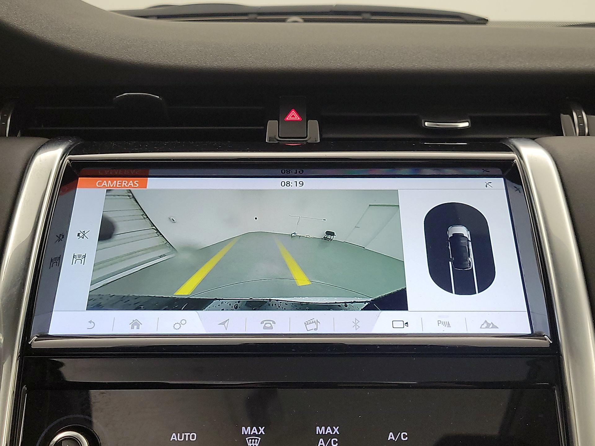 Thumbnail: 2020 Land Rover Discovery Sport - 15