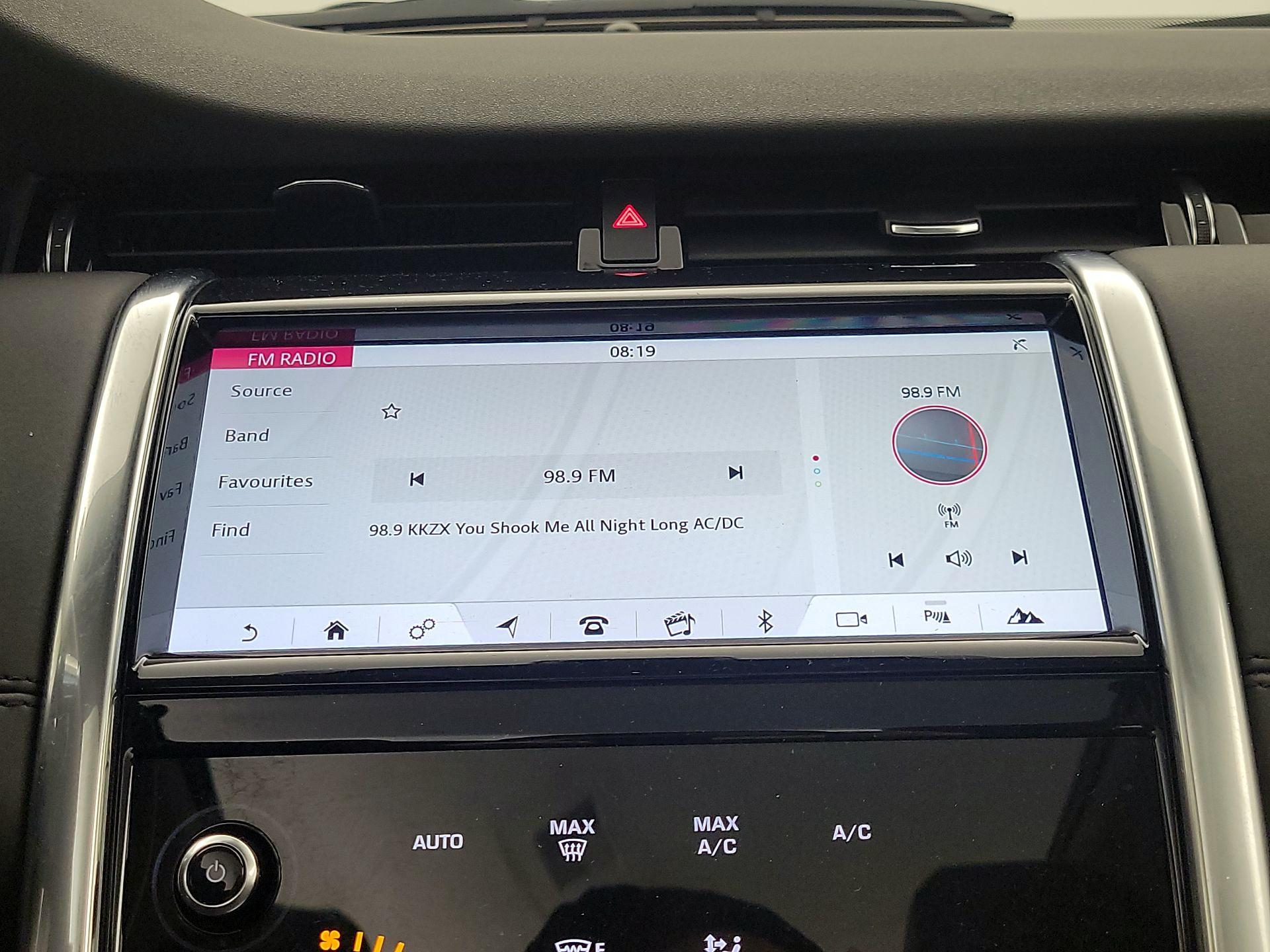 Thumbnail: 2020 Land Rover Discovery Sport - 16