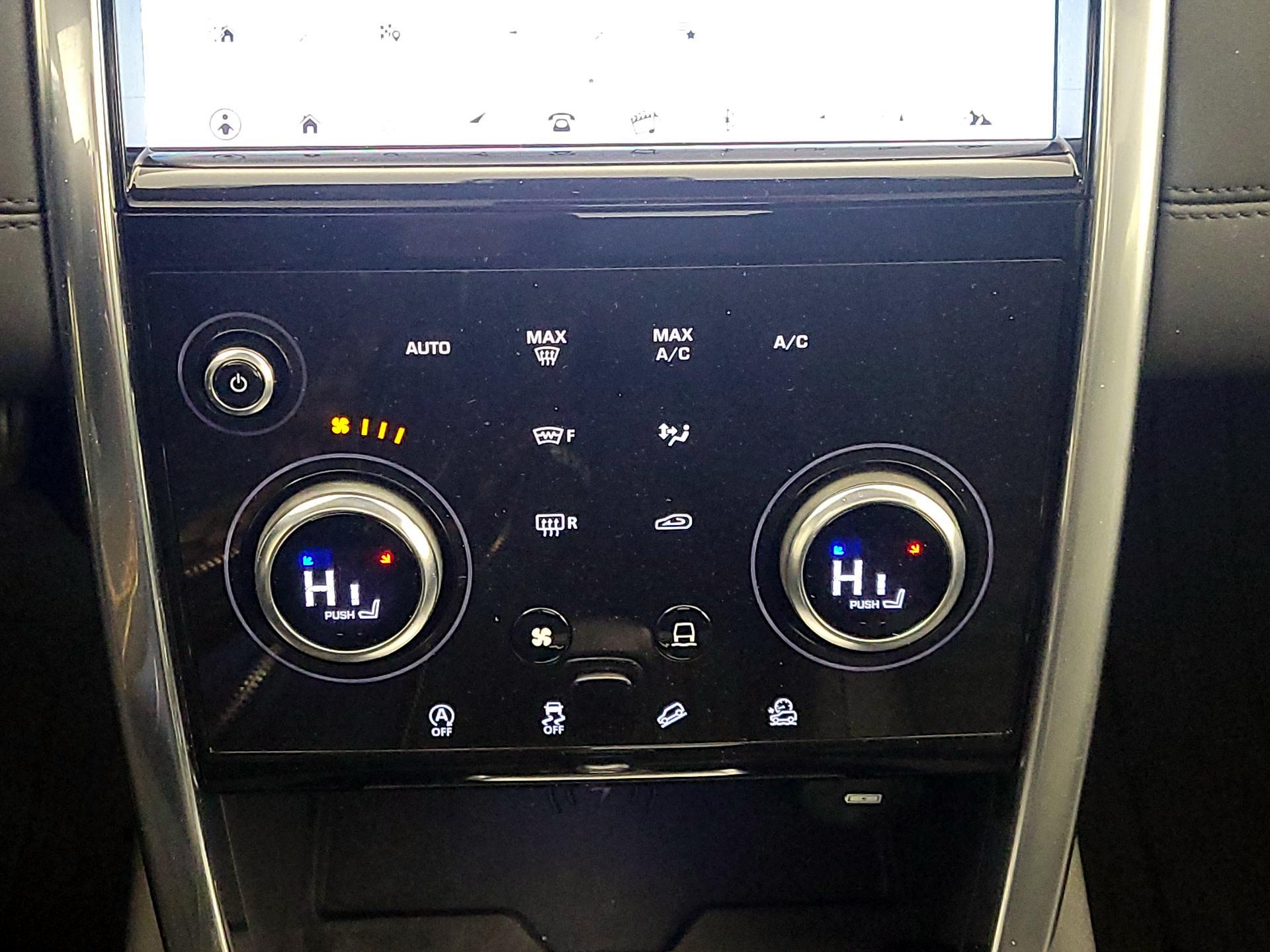 Thumbnail: 2020 Land Rover Discovery Sport - 17