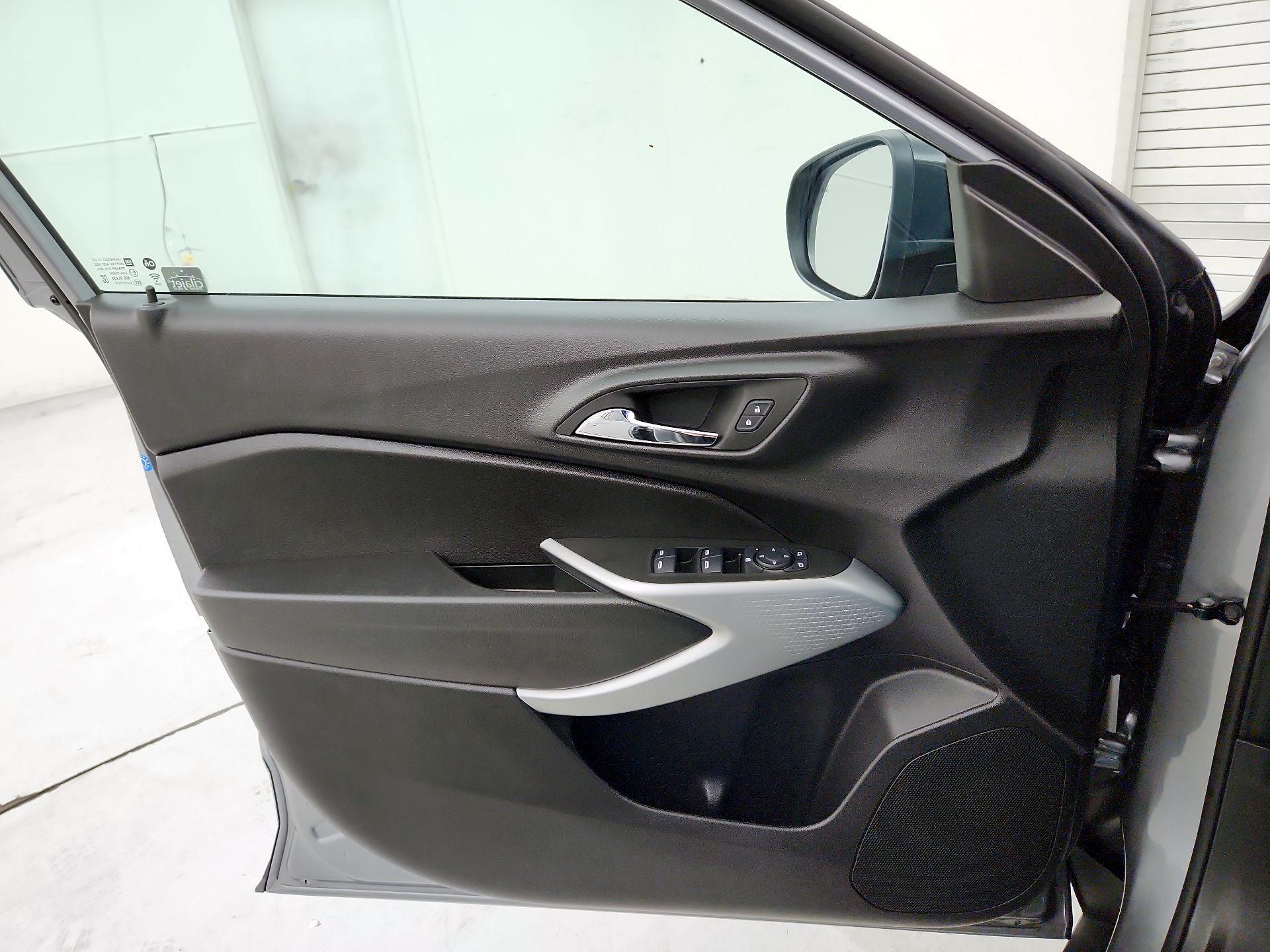 Thumbnail: 2025 Chevrolet Trax - 12
