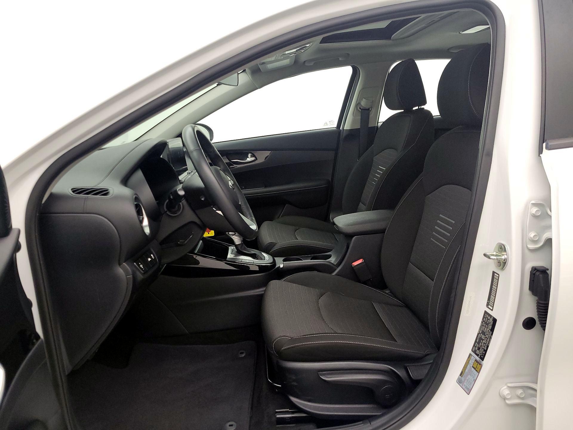 Thumbnail: 2019 Kia Forte - 11