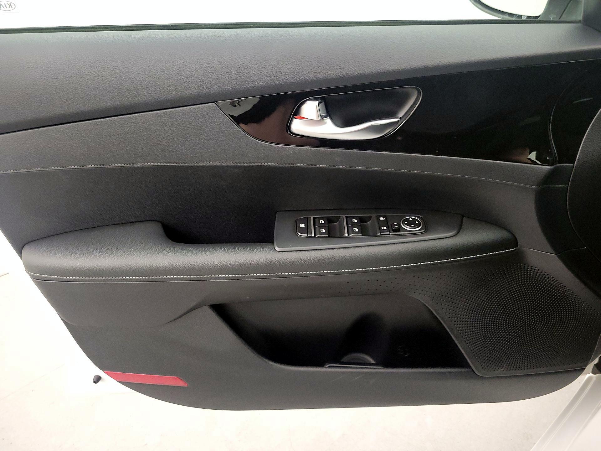 Thumbnail: 2019 Kia Forte - 12