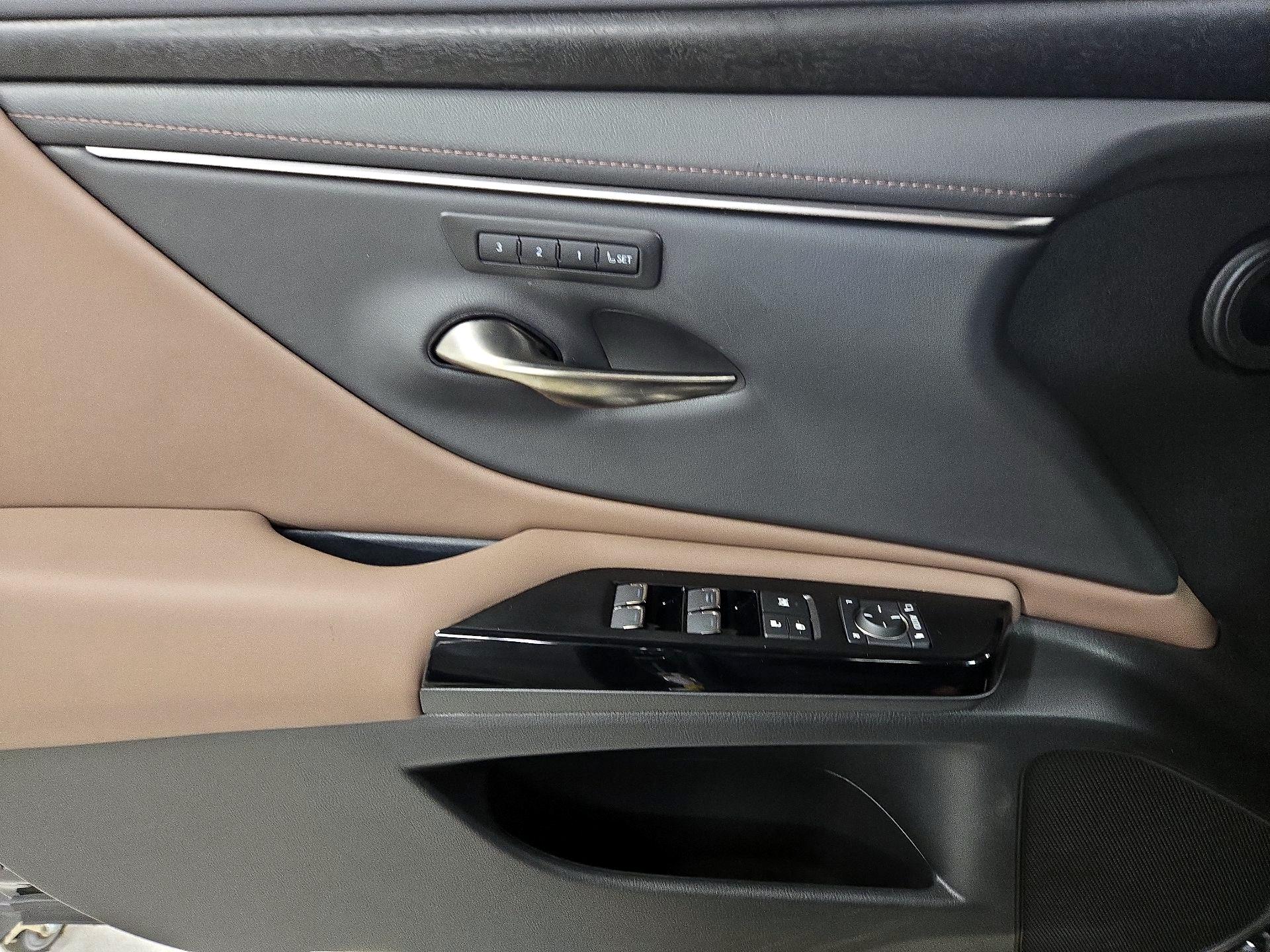 Thumbnail: 2025 Lexus ES - 12