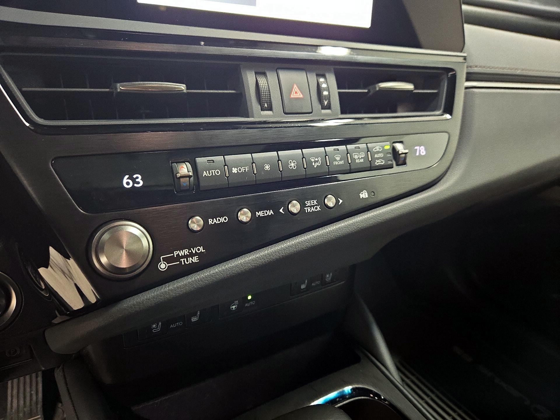 Thumbnail: 2025 Lexus ES - 16