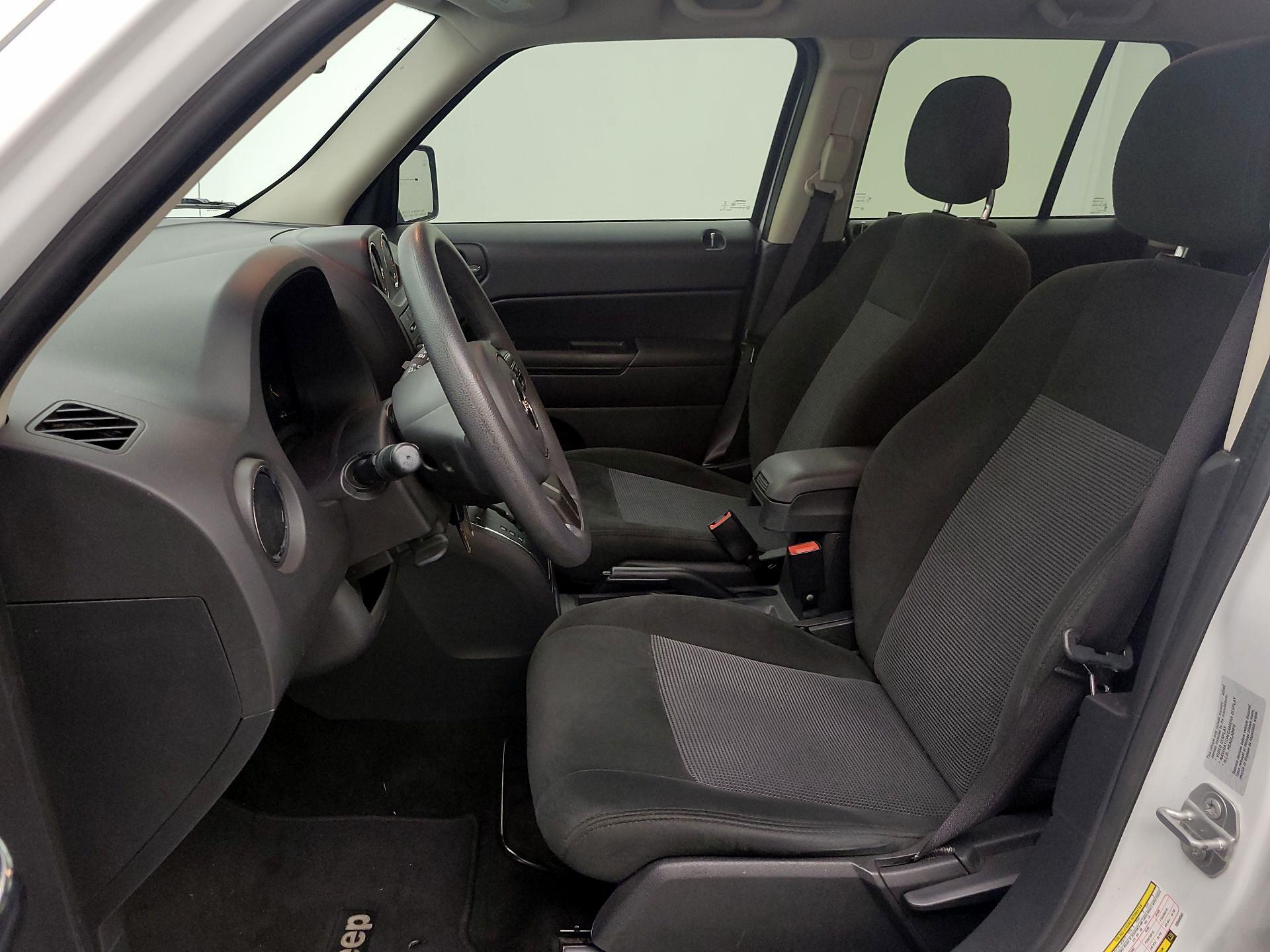 Thumbnail: 2016 Jeep Patriot - 11