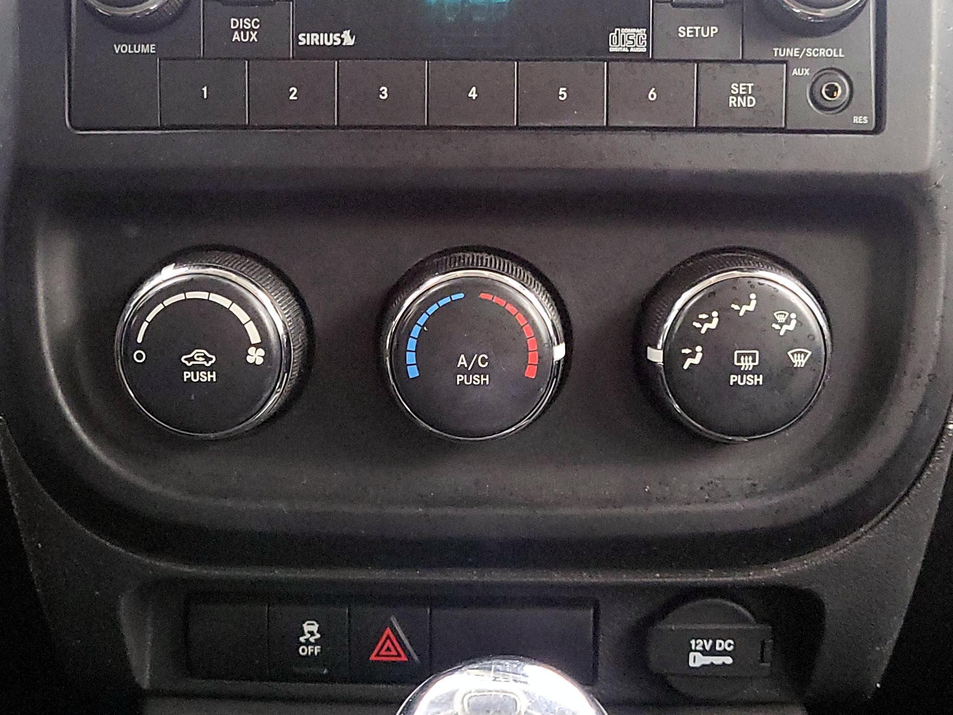 Thumbnail: 2016 Jeep Patriot - 14