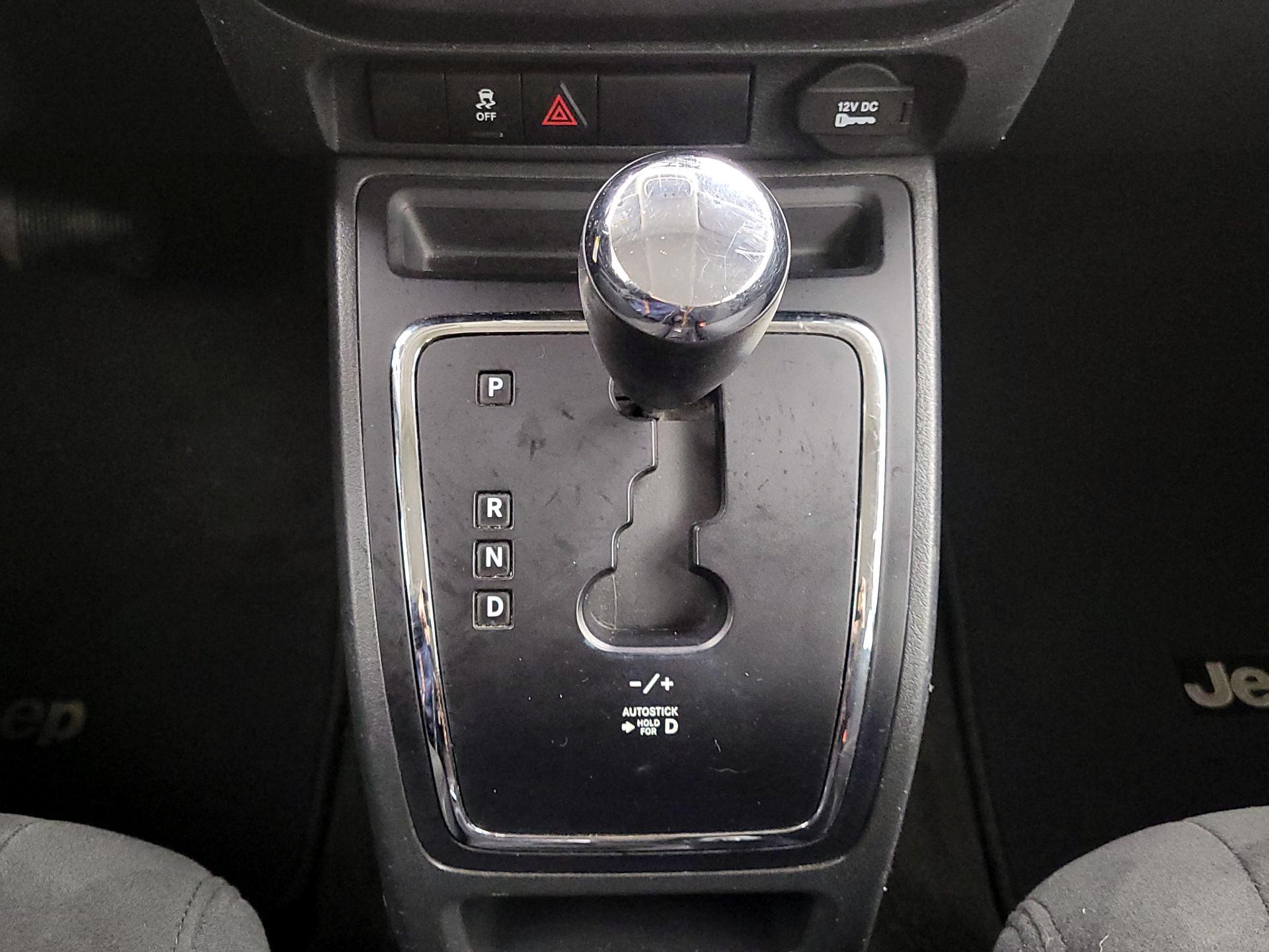 Thumbnail: 2016 Jeep Patriot - 15