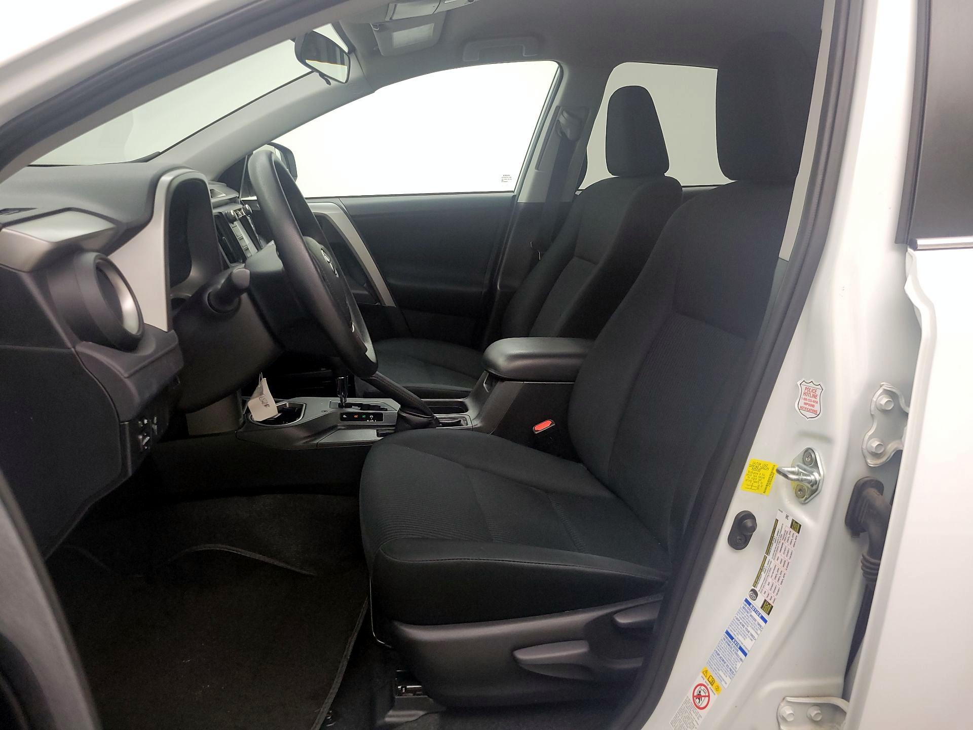 Thumbnail: 2016 Toyota RAV4 - 11