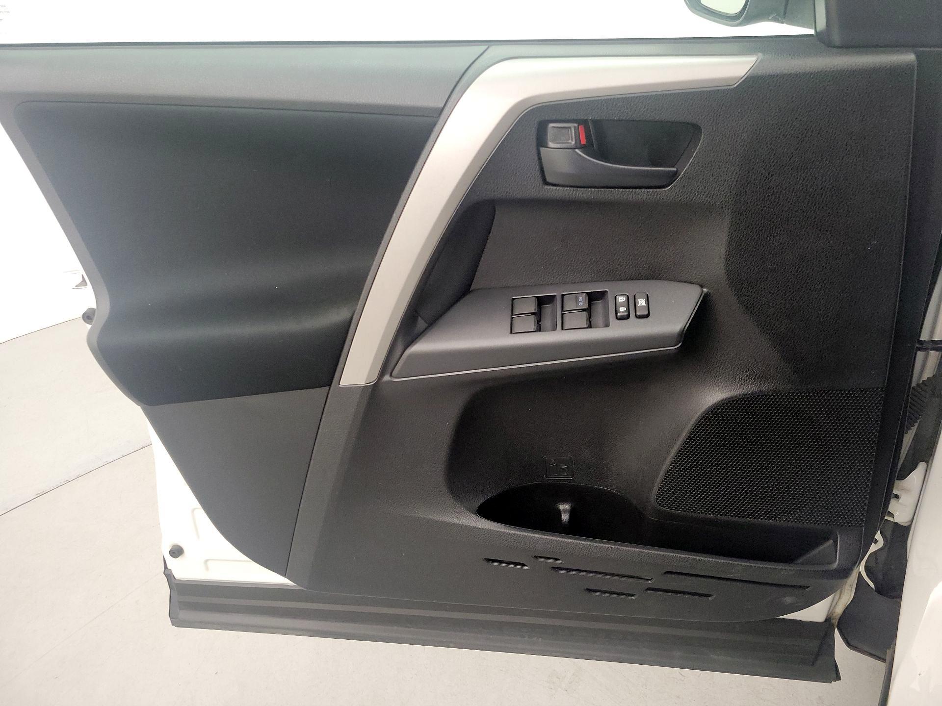 Thumbnail: 2016 Toyota RAV4 - 12