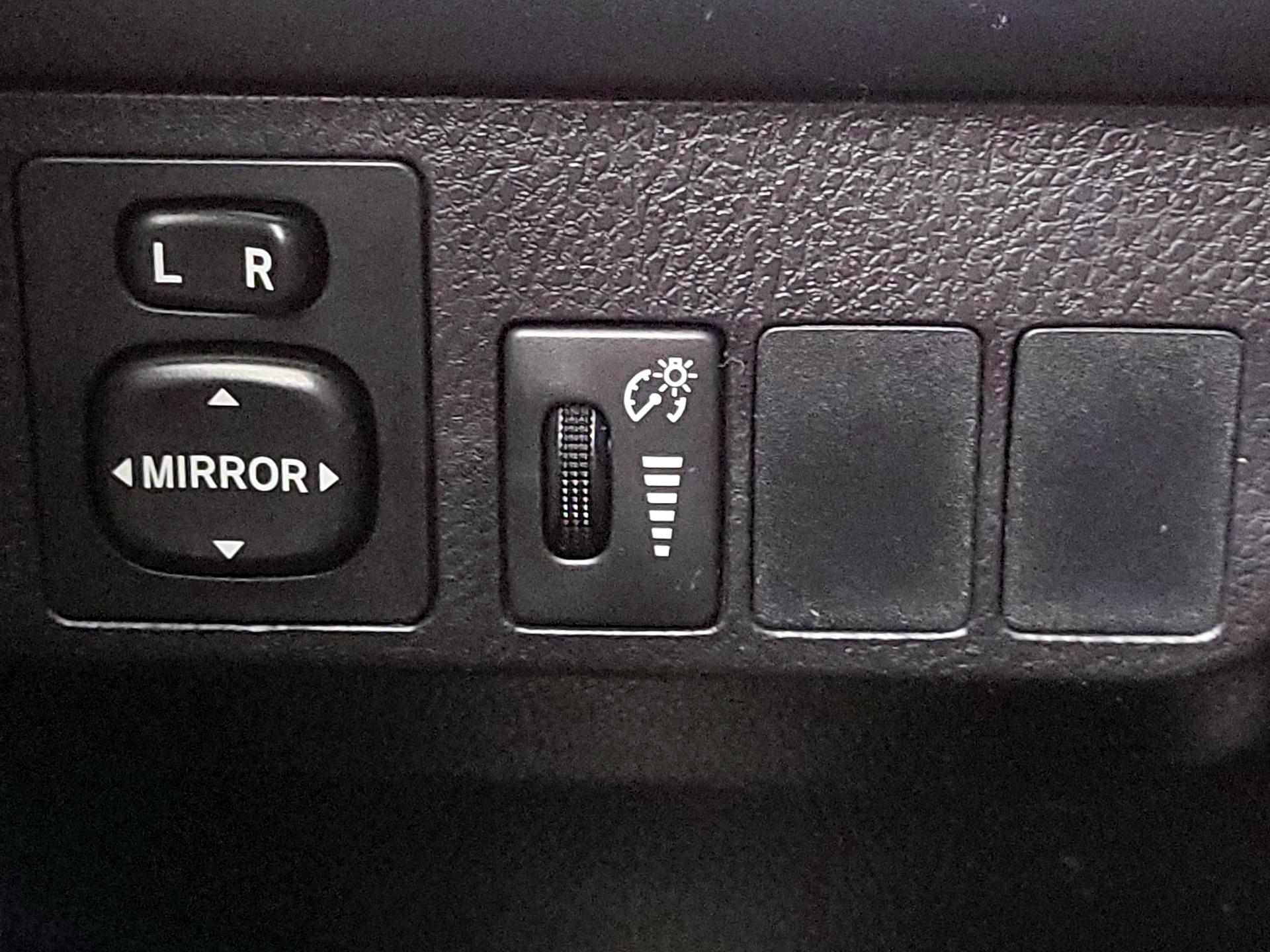 Thumbnail: 2016 Toyota RAV4 - 13