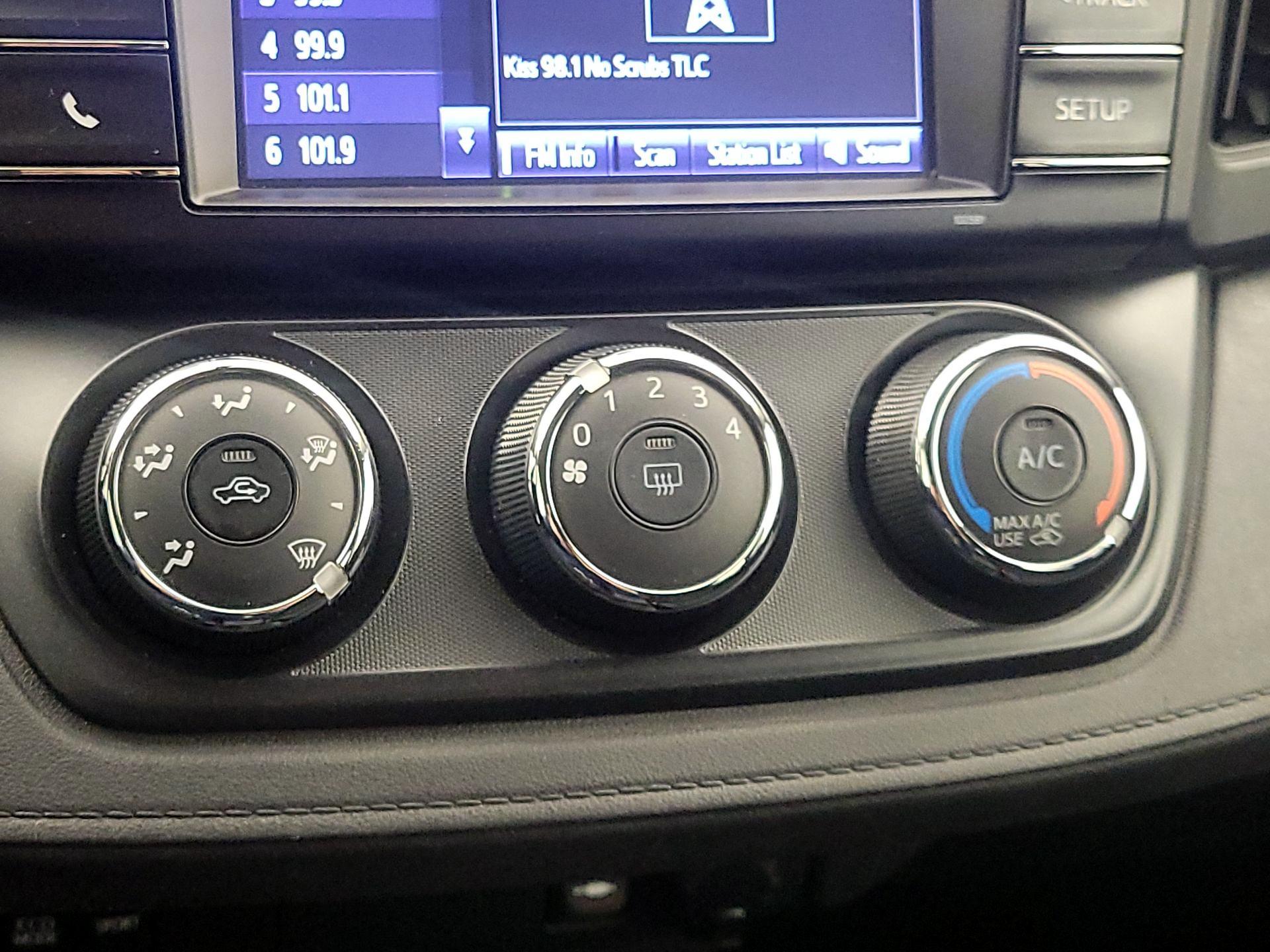 Thumbnail: 2016 Toyota RAV4 - 16