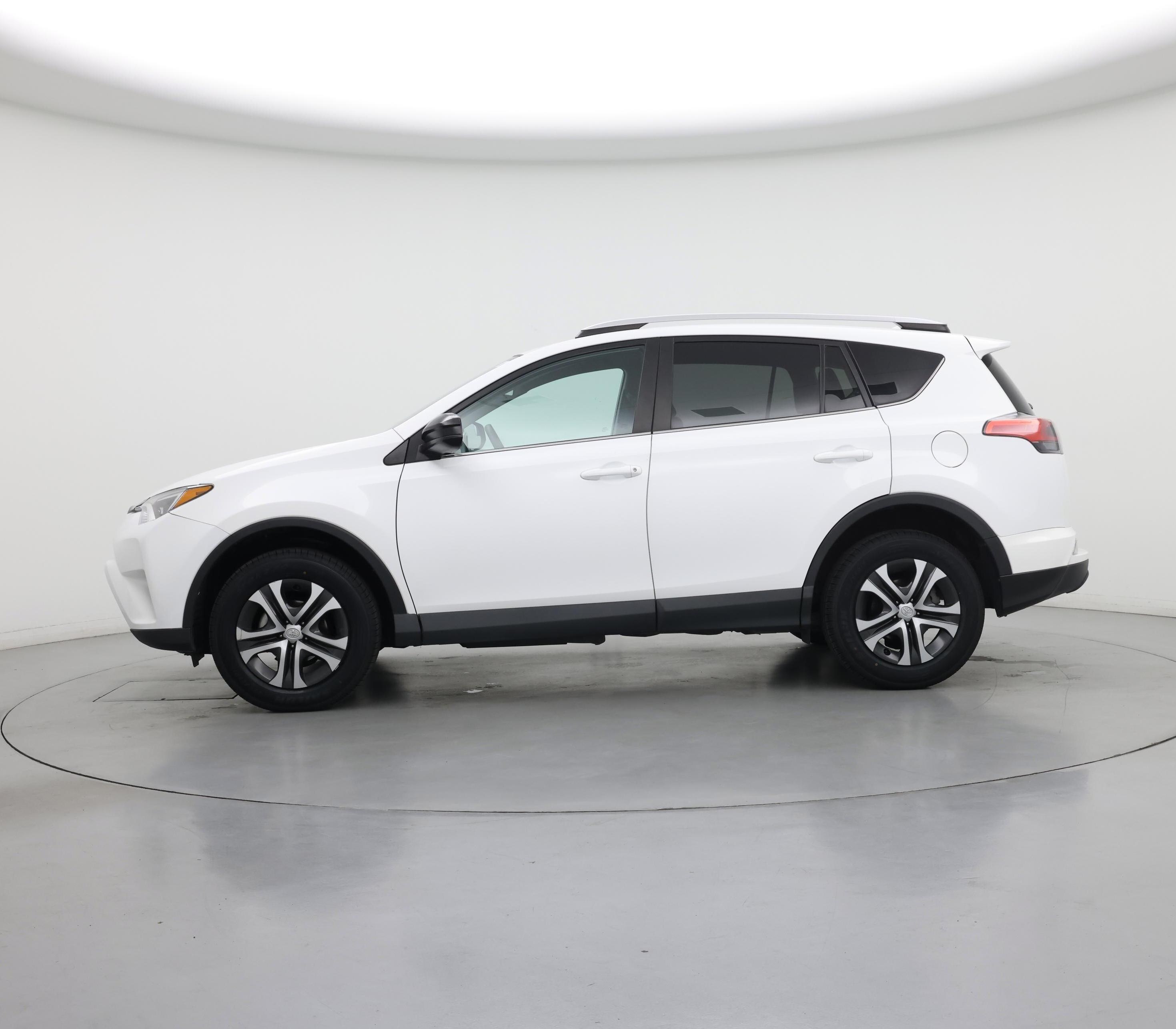 Thumbnail: 2016 Toyota RAV4 - 3