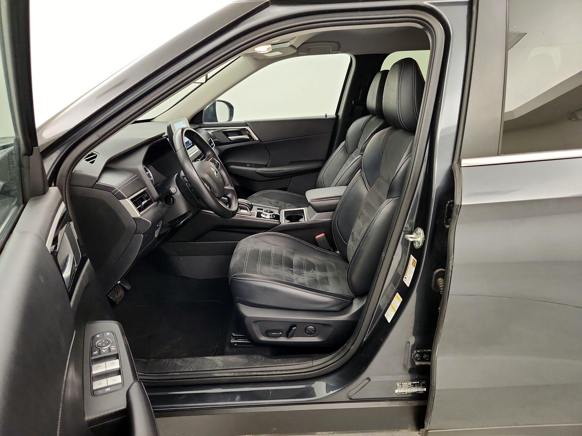 Thumbnail: 2024 Mitsubishi Outlander - 11