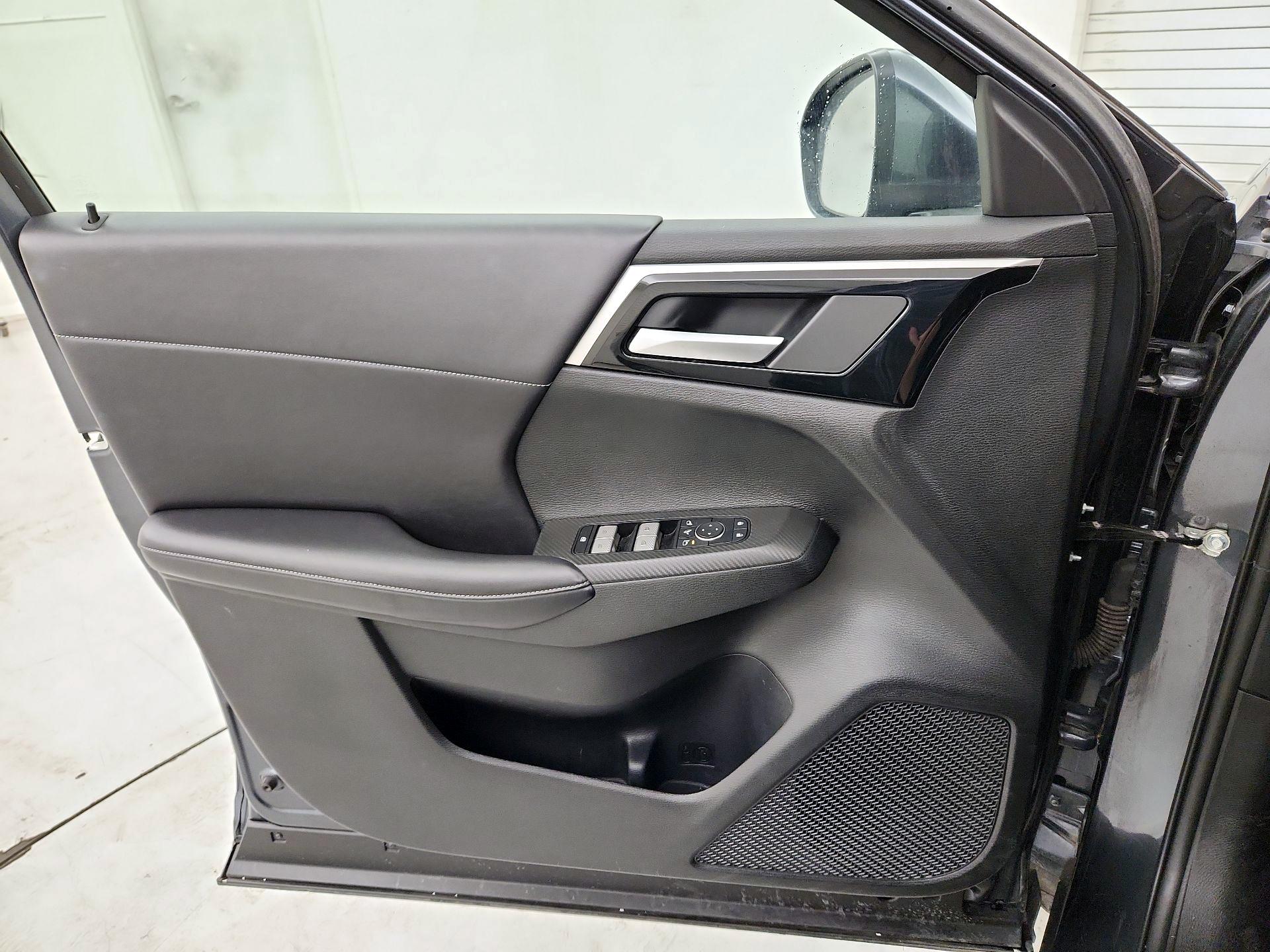 Thumbnail: 2024 Mitsubishi Outlander - 12