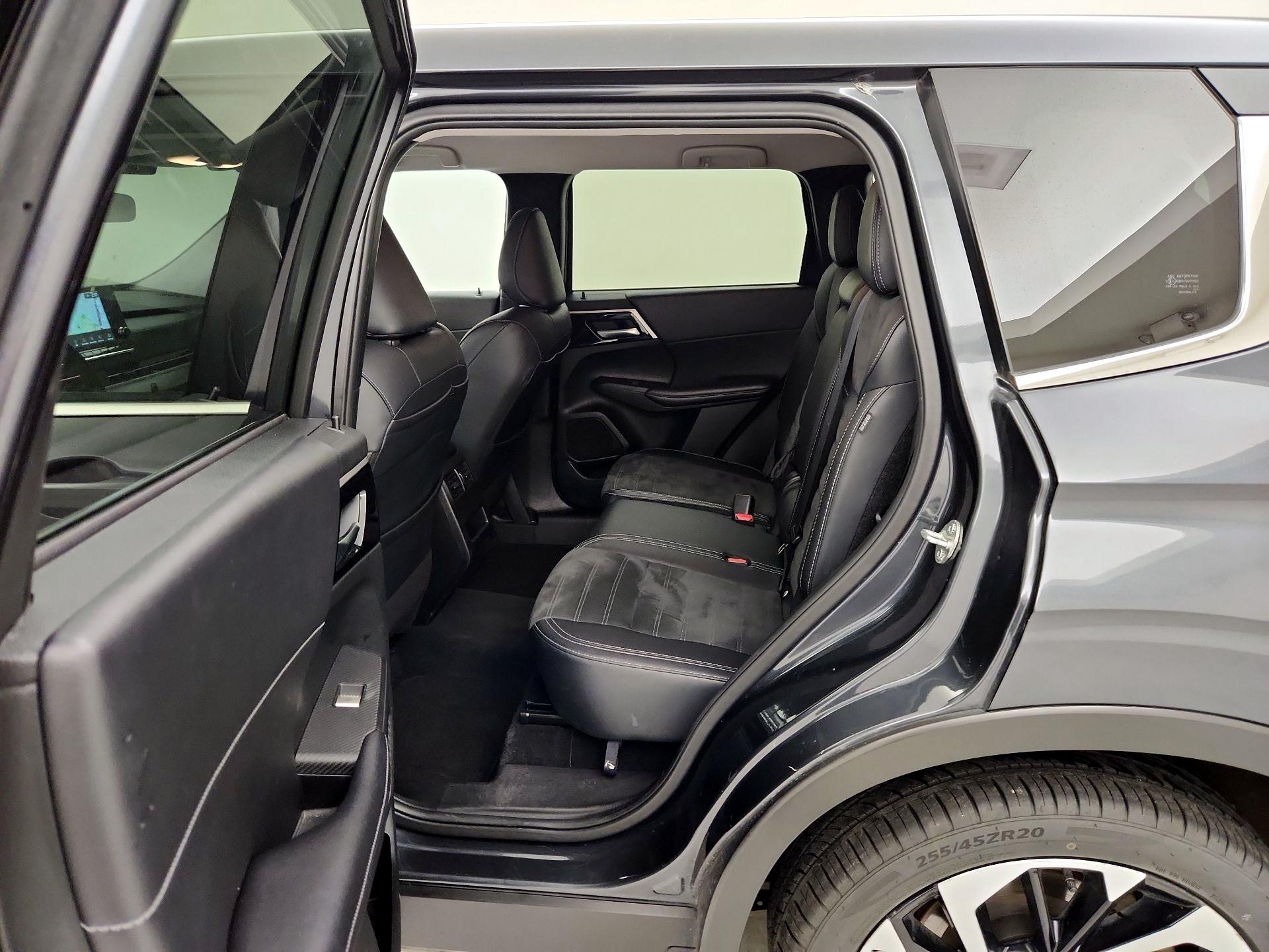 Thumbnail: 2024 Mitsubishi Outlander - 20