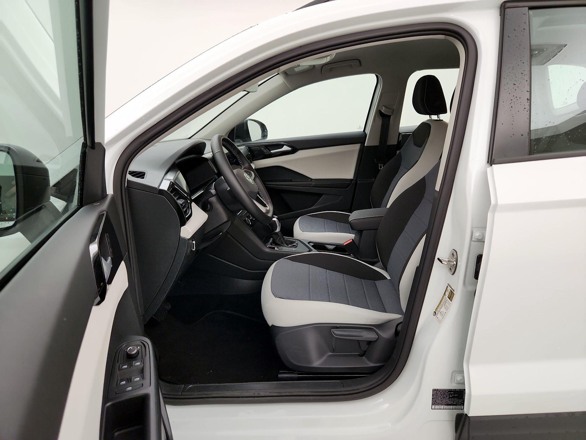 Thumbnail: 2025 Volkswagen Taos - 11