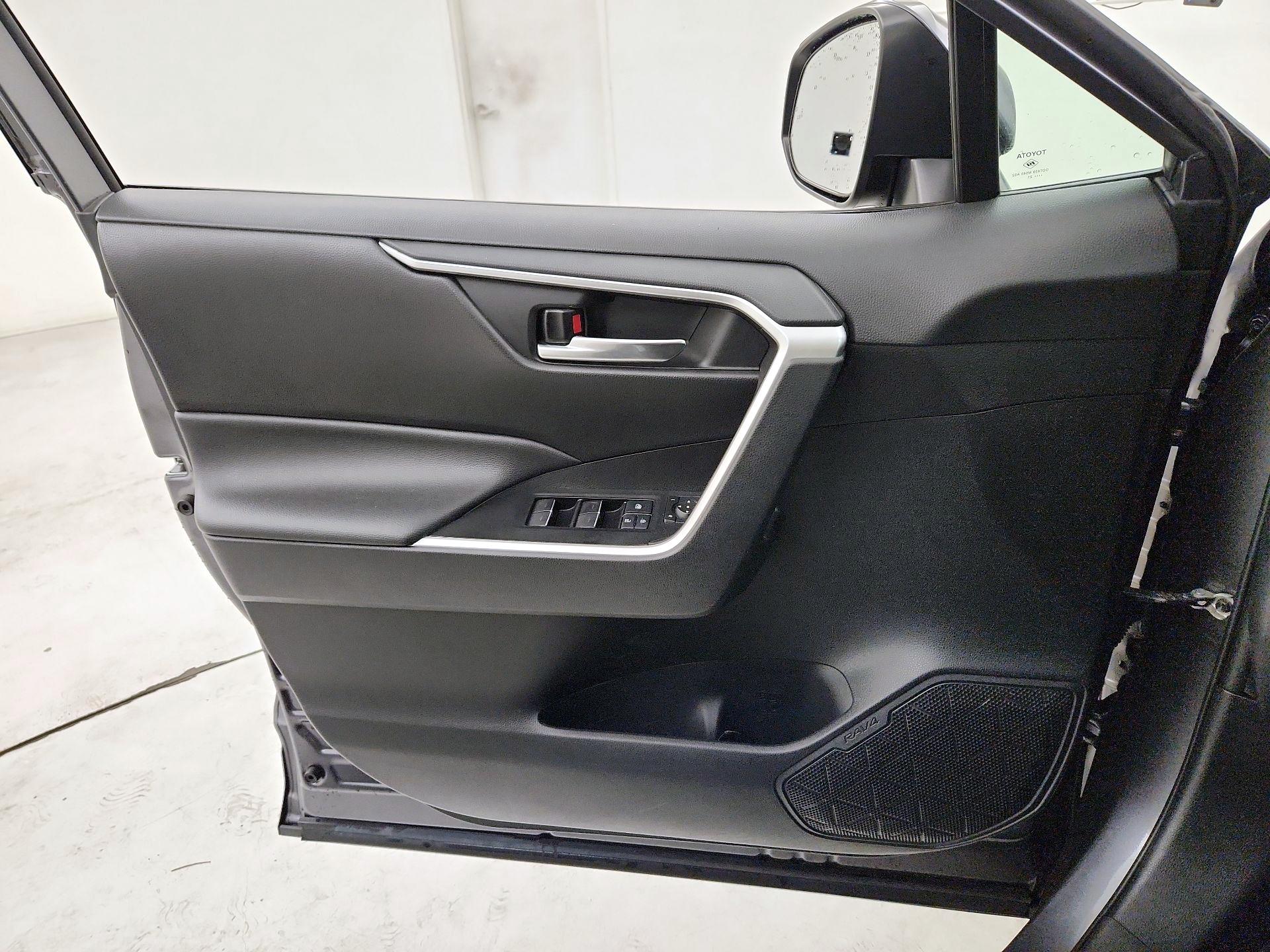 Thumbnail: 2022 Toyota RAV4 - 12