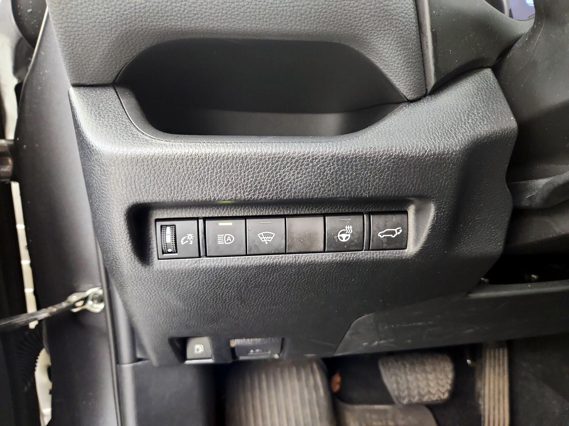 Thumbnail: 2022 Toyota RAV4 - 13