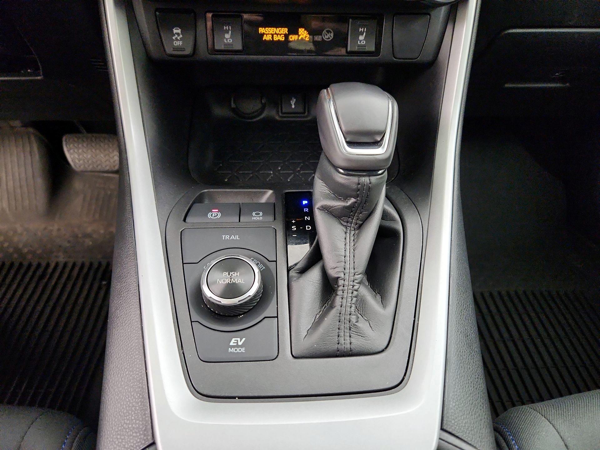 Thumbnail: 2022 Toyota RAV4 - 17