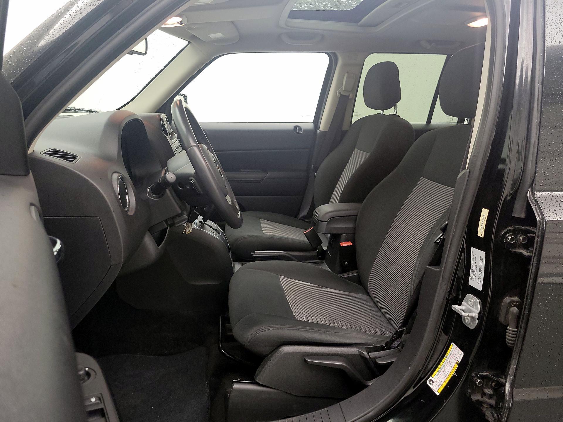 Thumbnail: 2015 Jeep Patriot - 11