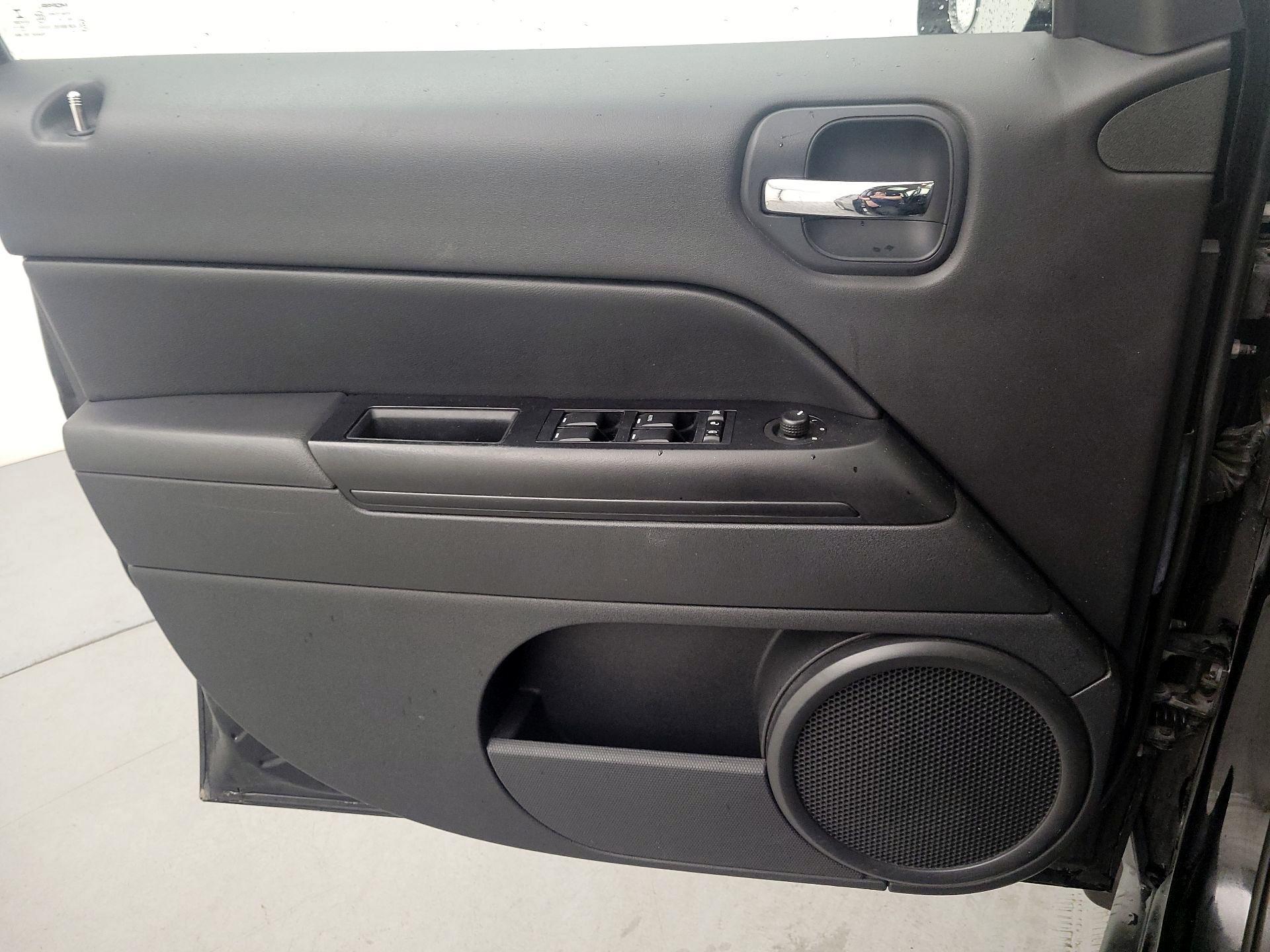 Thumbnail: 2015 Jeep Patriot - 12