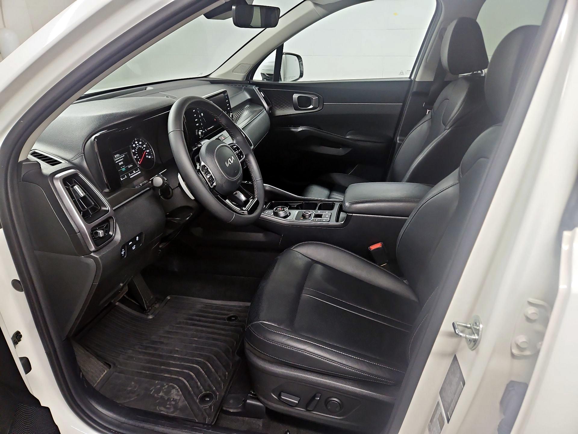 Thumbnail: 2023 Kia Sorento - 11