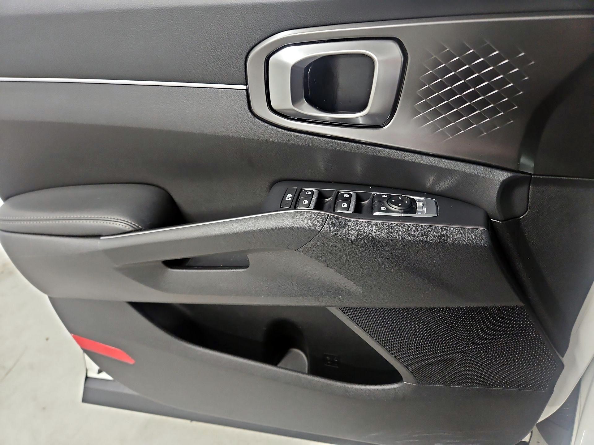 Thumbnail: 2023 Kia Sorento - 12