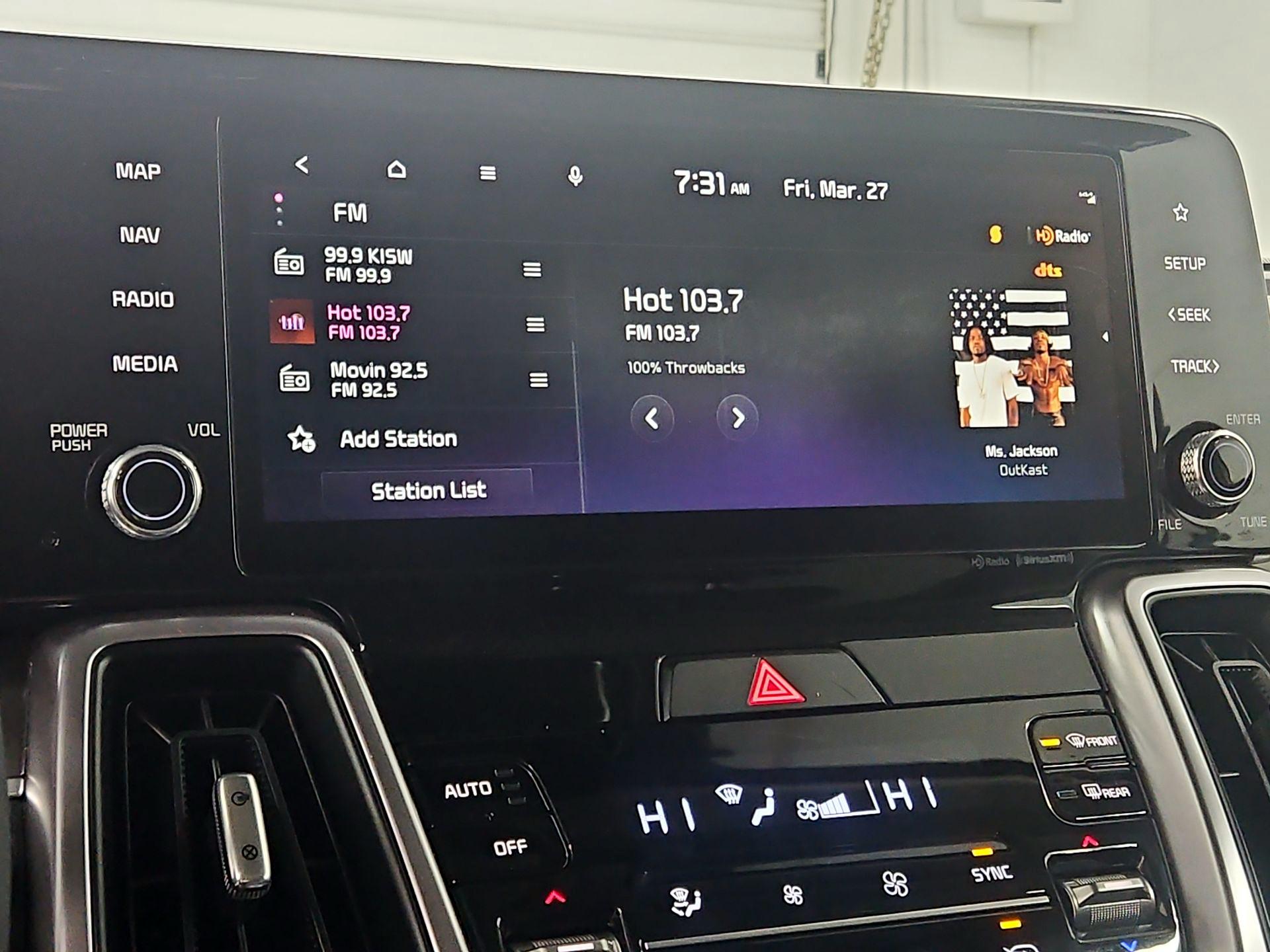 Thumbnail: 2023 Kia Sorento - 16