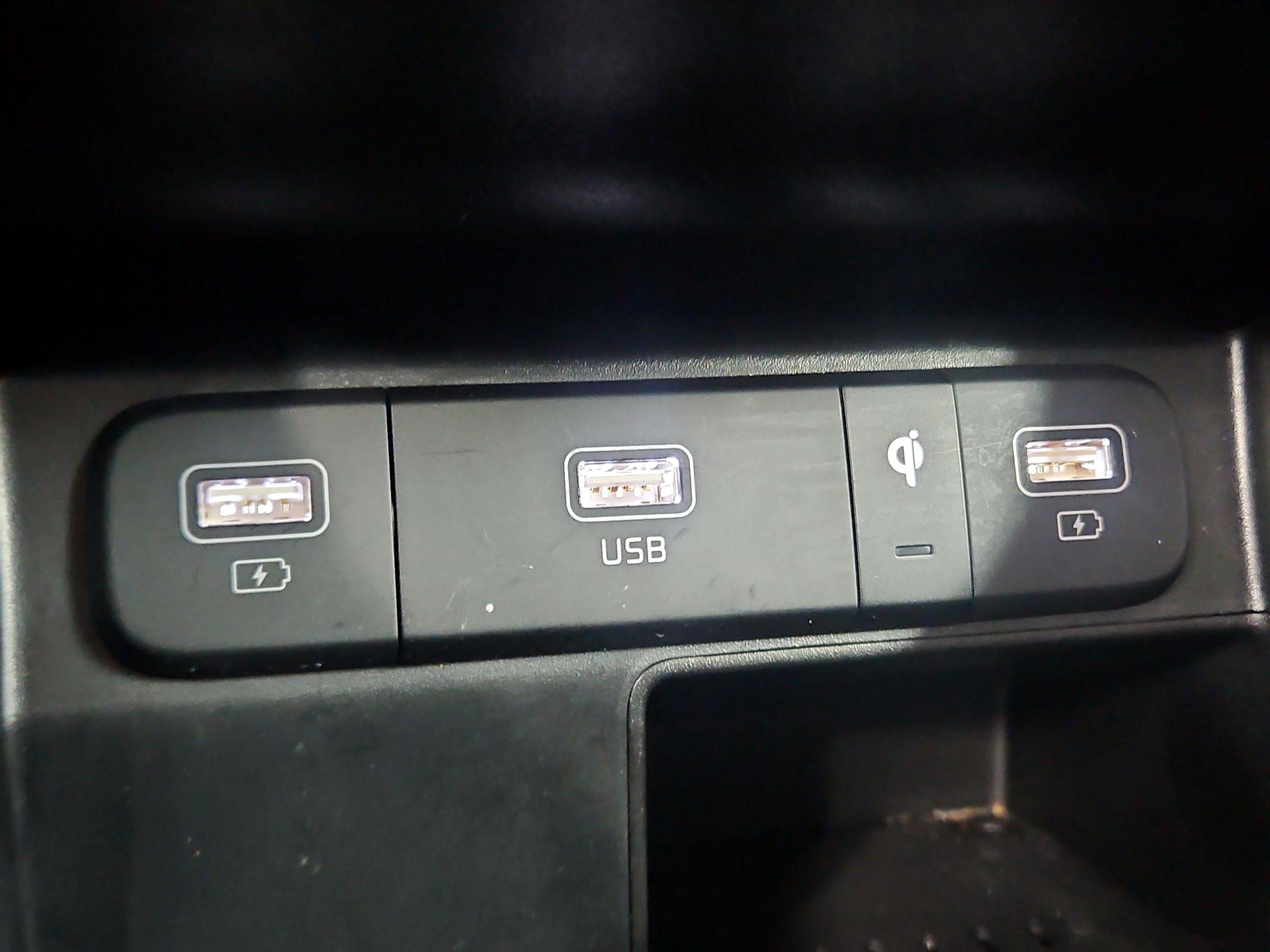 Thumbnail: 2023 Kia Sorento - 19