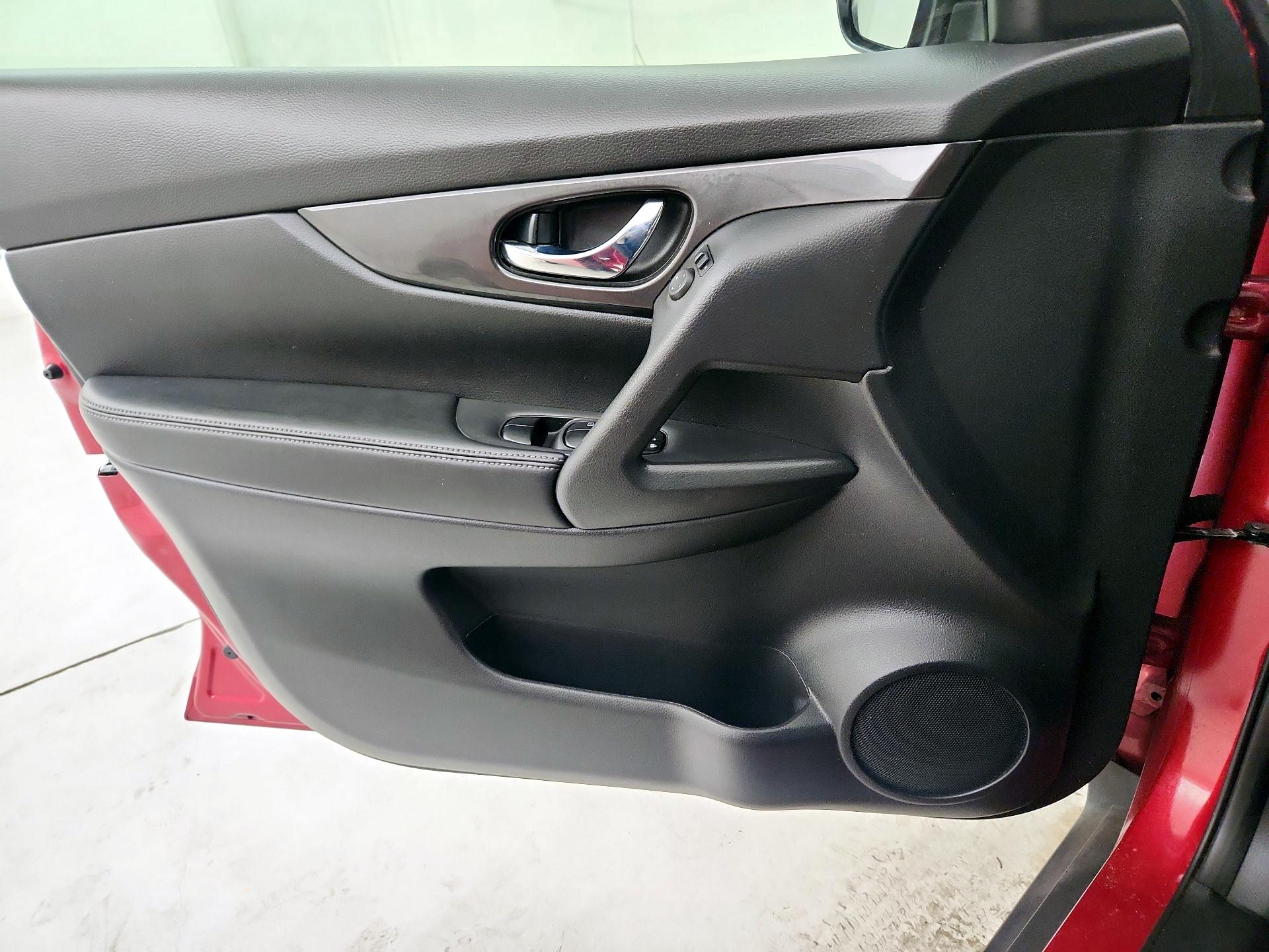 Thumbnail: 2017 Nissan Rogue - 12