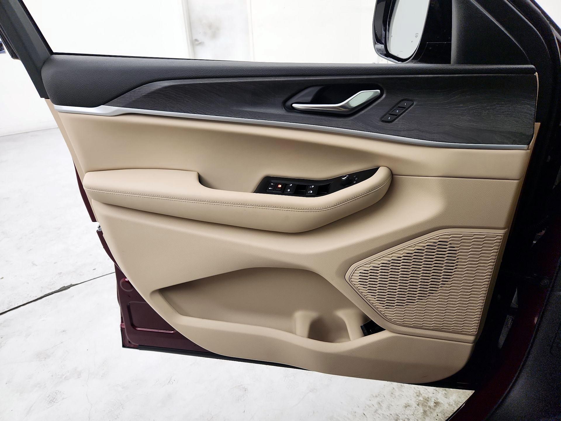 Thumbnail: 2025 Jeep Grand Cherokee - 12