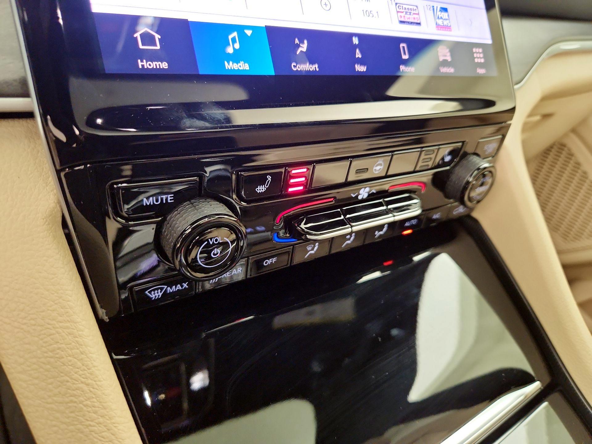 Thumbnail: 2025 Jeep Grand Cherokee - 17