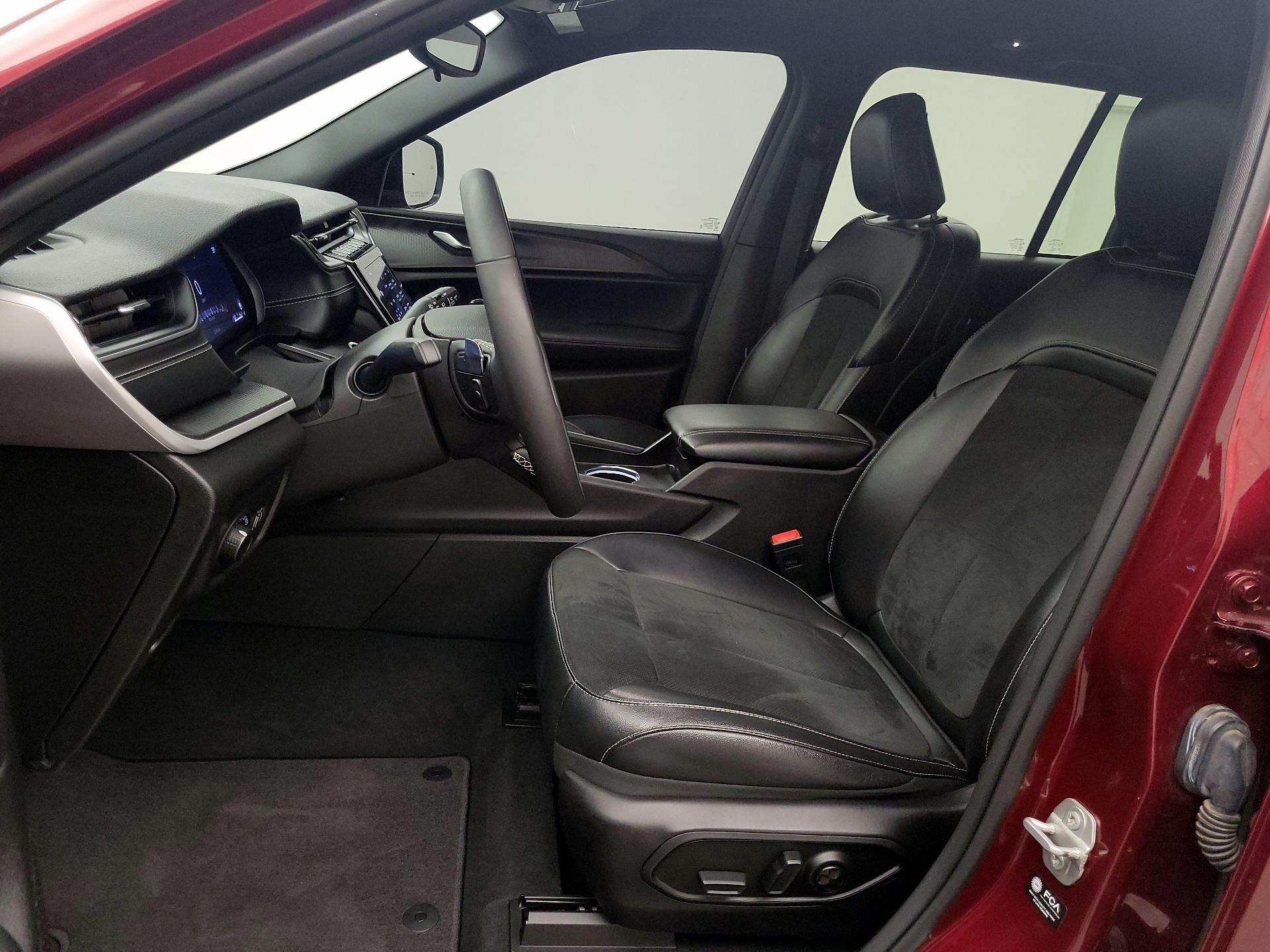 Thumbnail: 2024 Jeep Grand Cherokee - 11