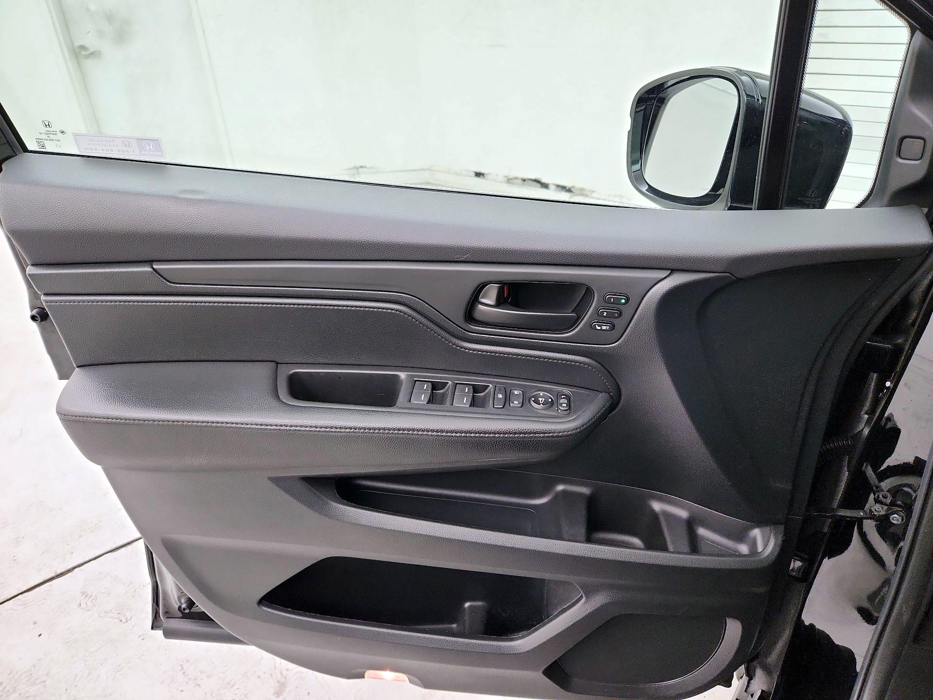 Thumbnail: 2023 Honda Odyssey - 12