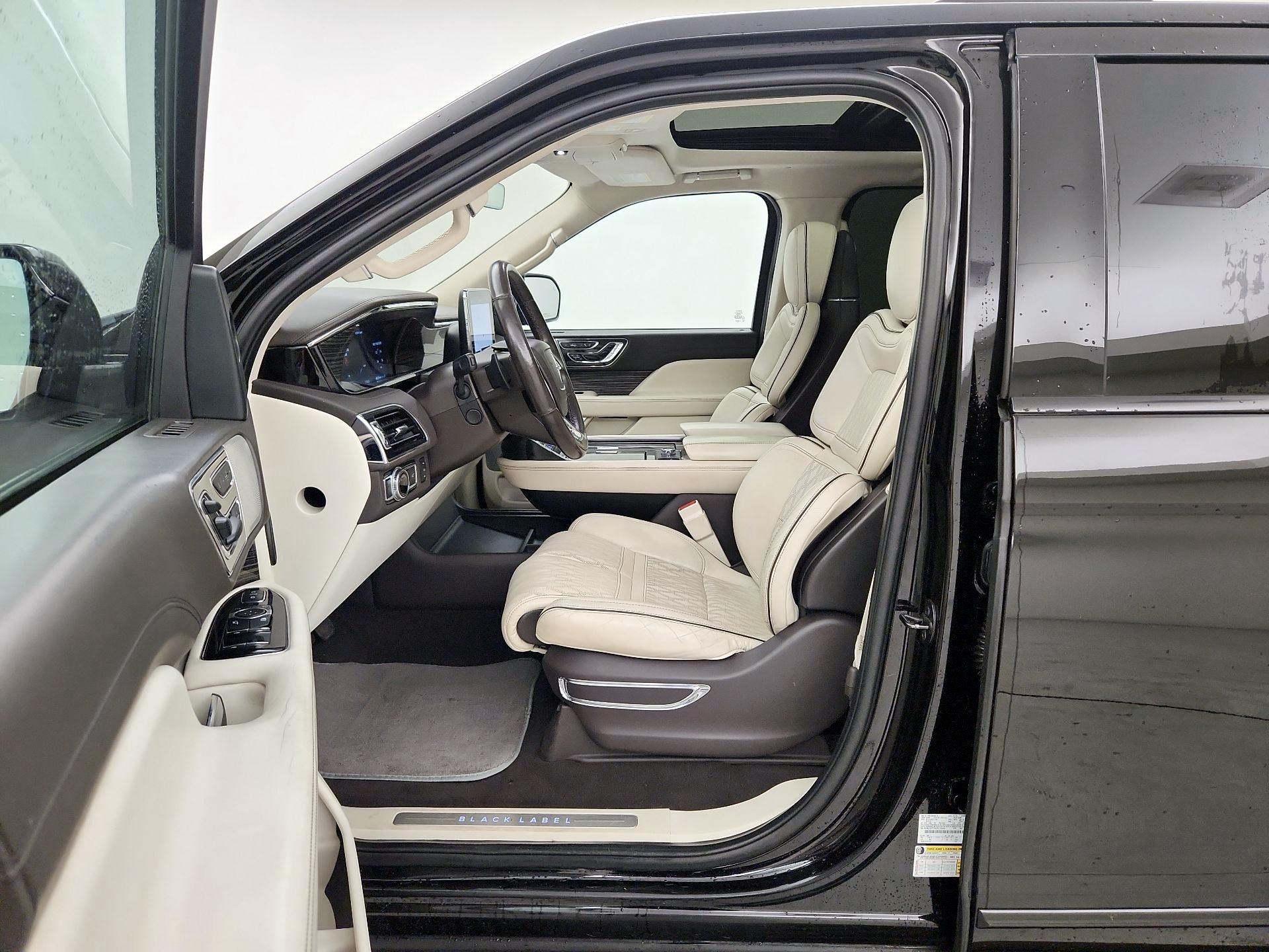 Thumbnail: 2020 Lincoln Navigator - 11