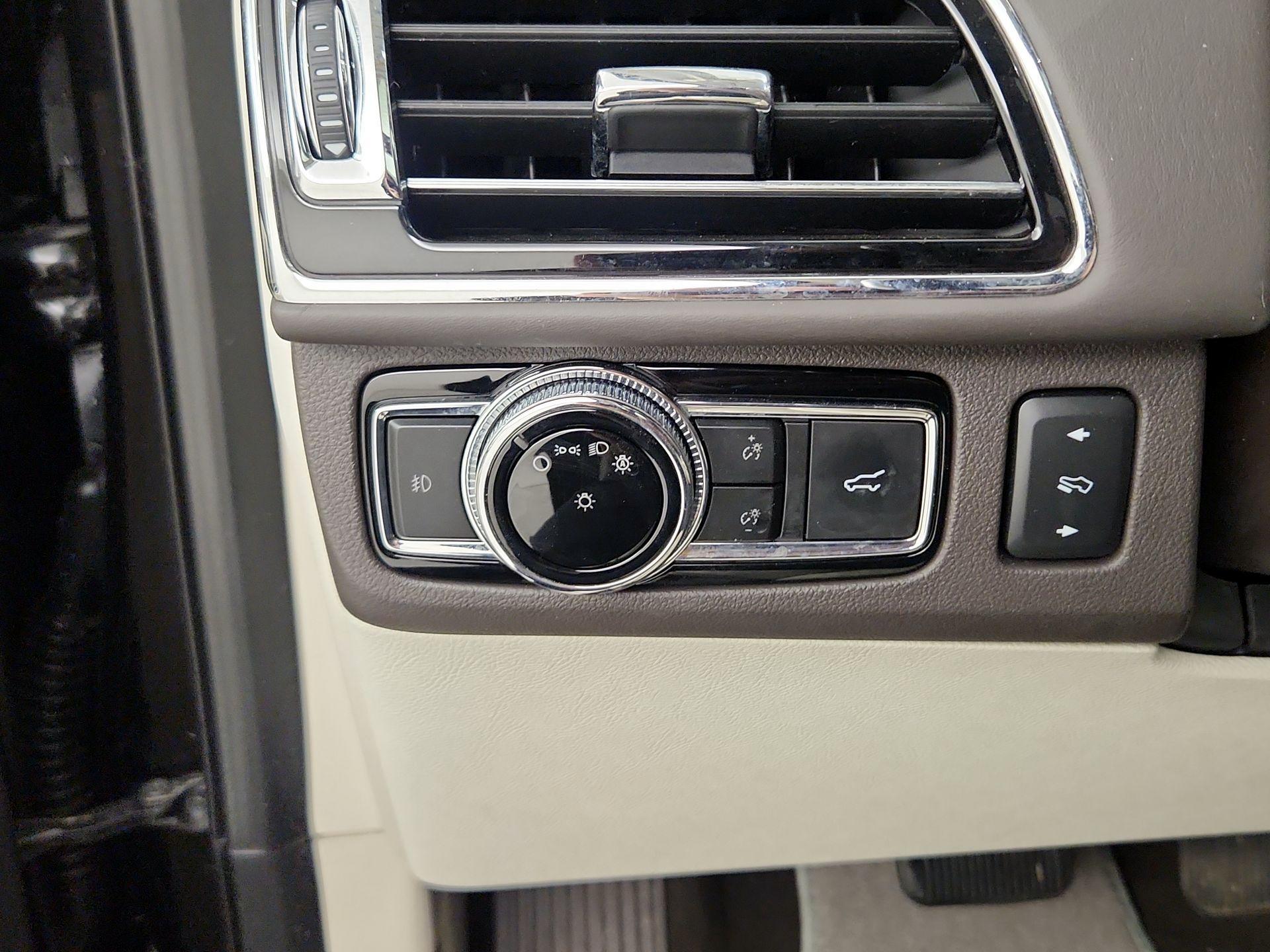 Thumbnail: 2020 Lincoln Navigator - 13