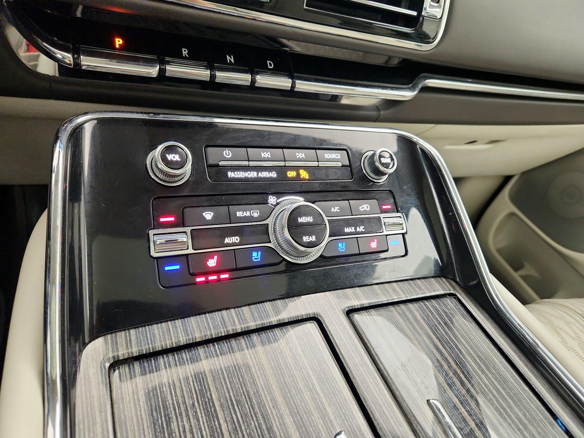 Thumbnail: 2020 Lincoln Navigator - 17