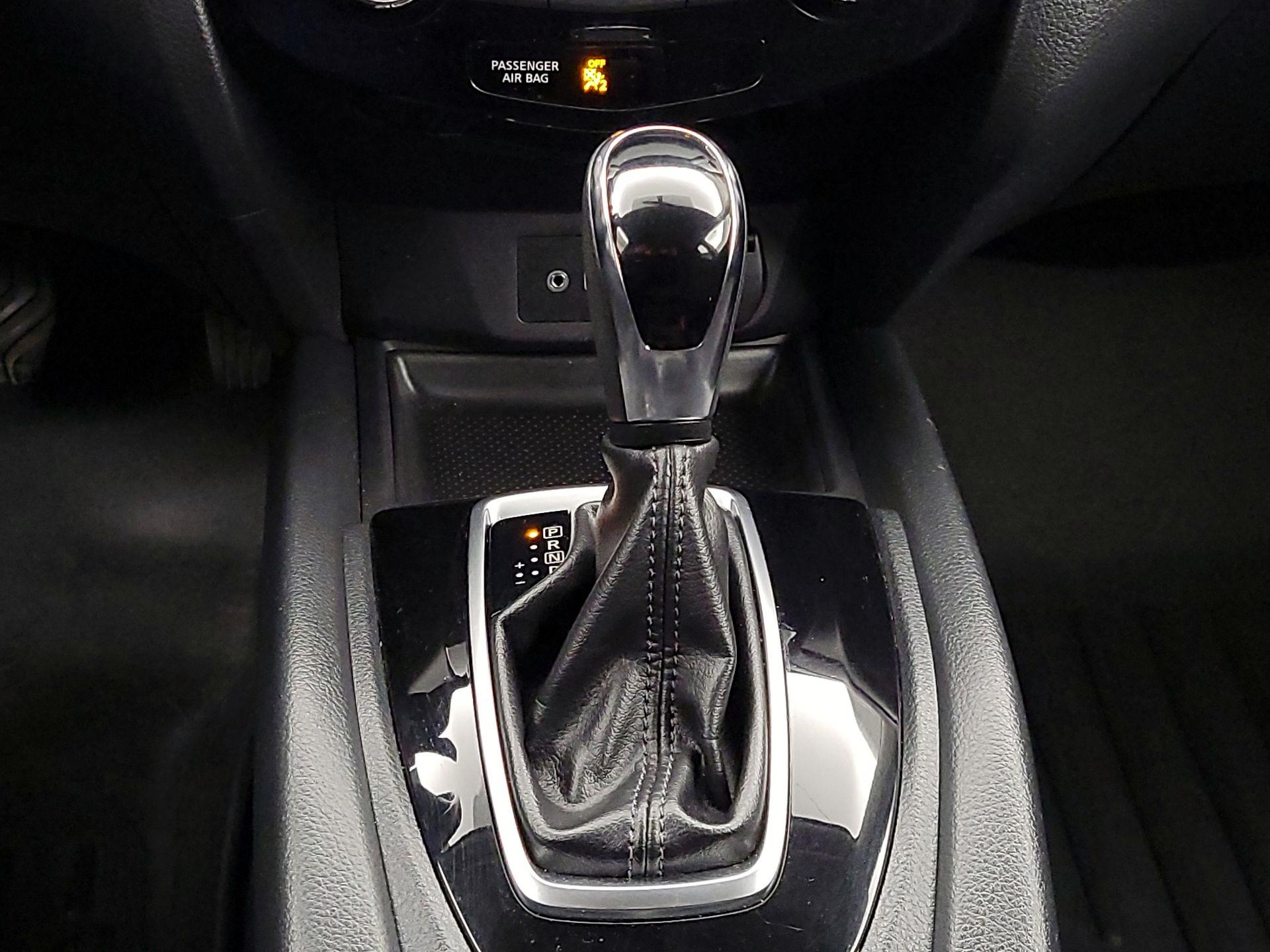 Thumbnail: 2018 Nissan Rogue - 18