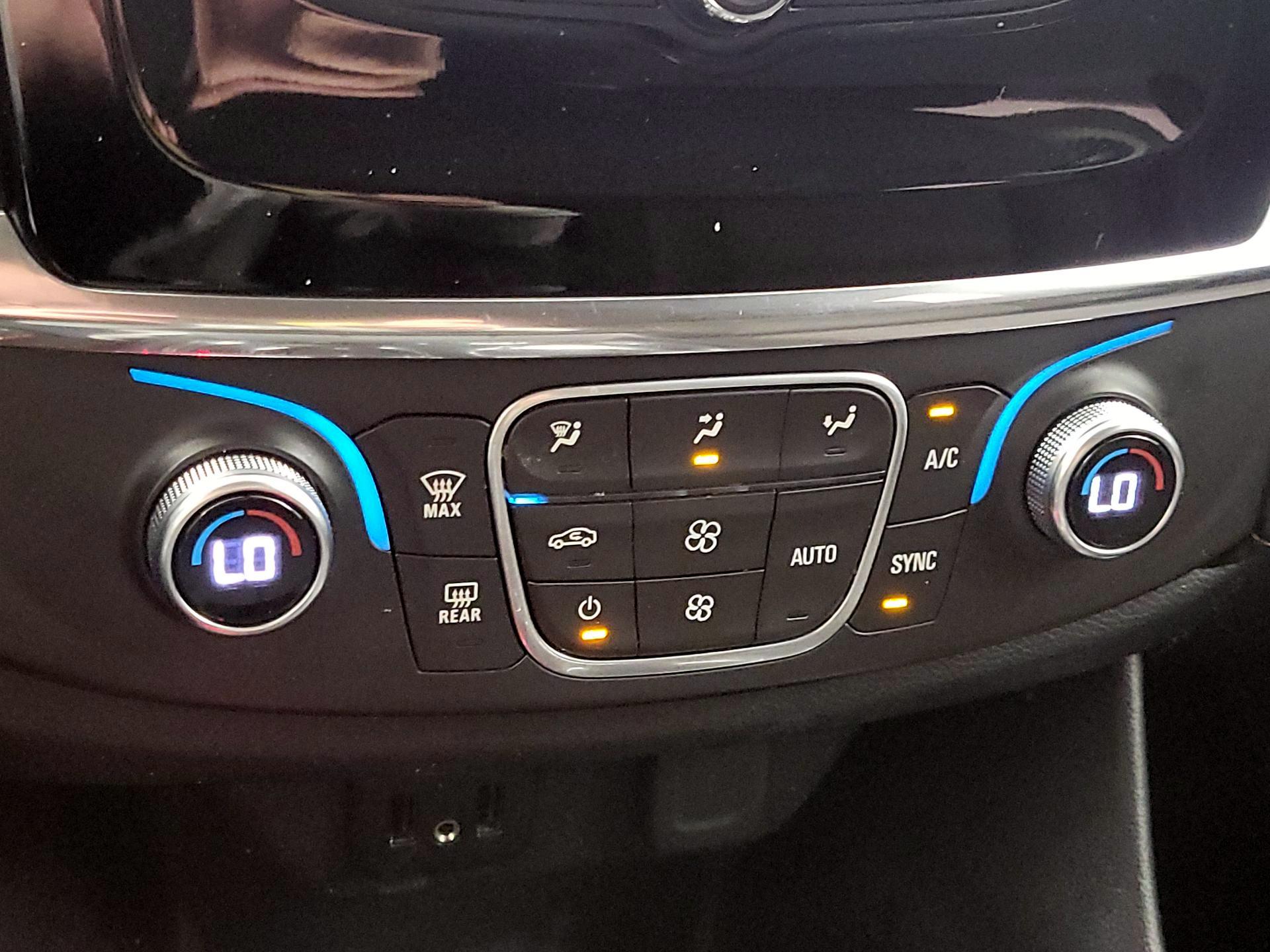 Thumbnail: 2018 Chevrolet Traverse - 16