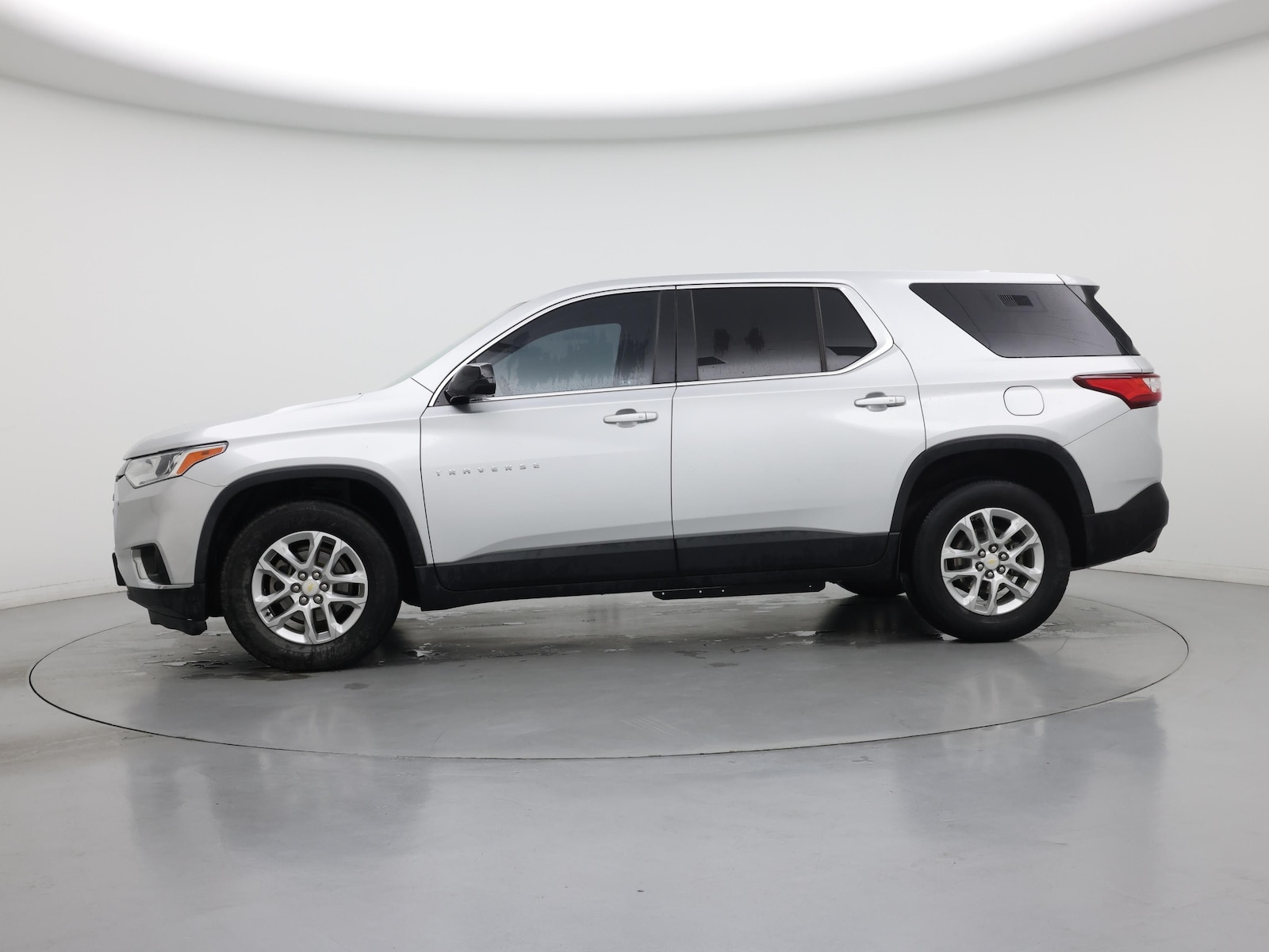 2018 Chevrolet Traverse LS - Photo 4