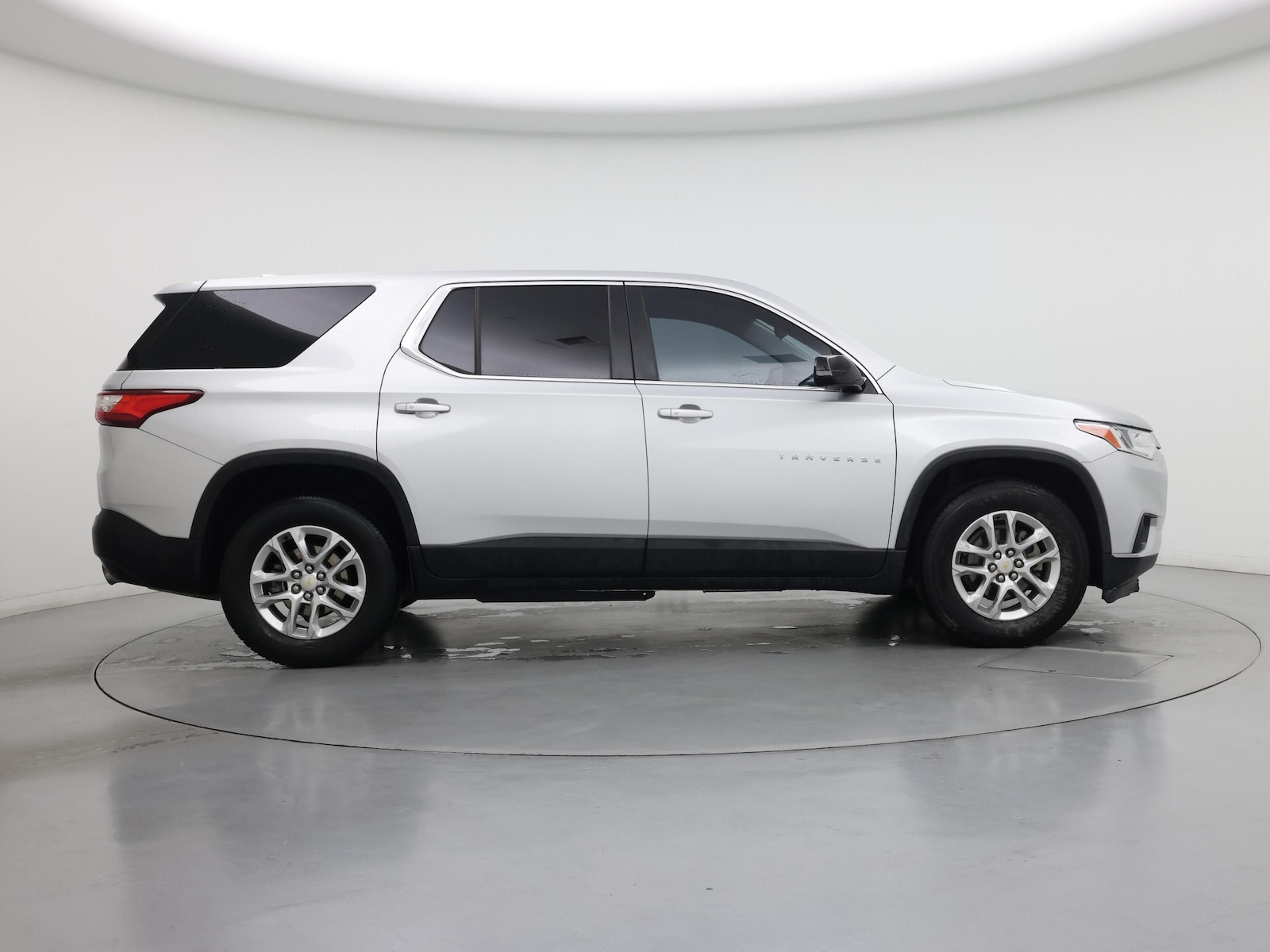 2018 Chevrolet Traverse LS - Photo 8