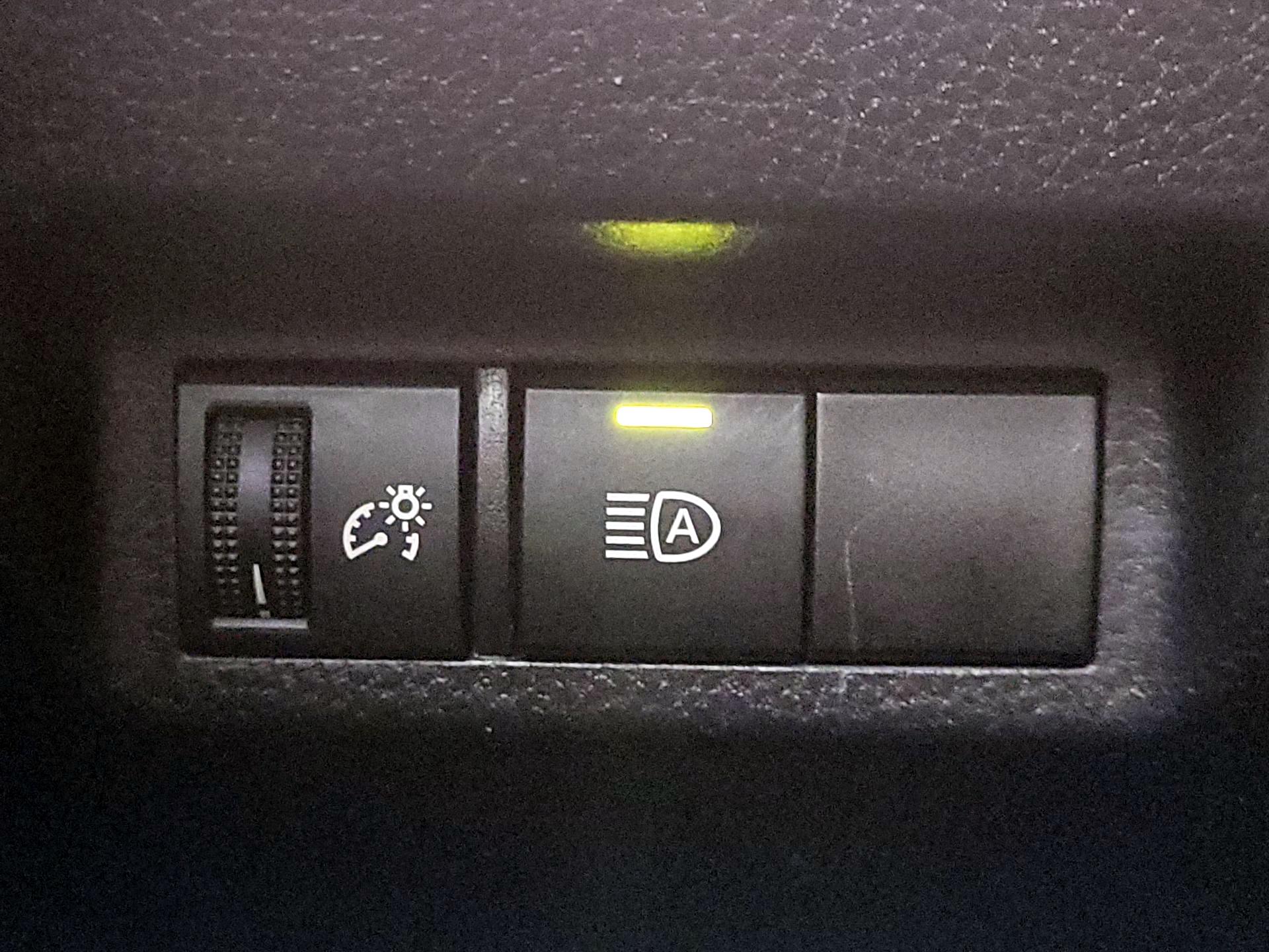 Thumbnail: 2020 Toyota RAV4 - 13