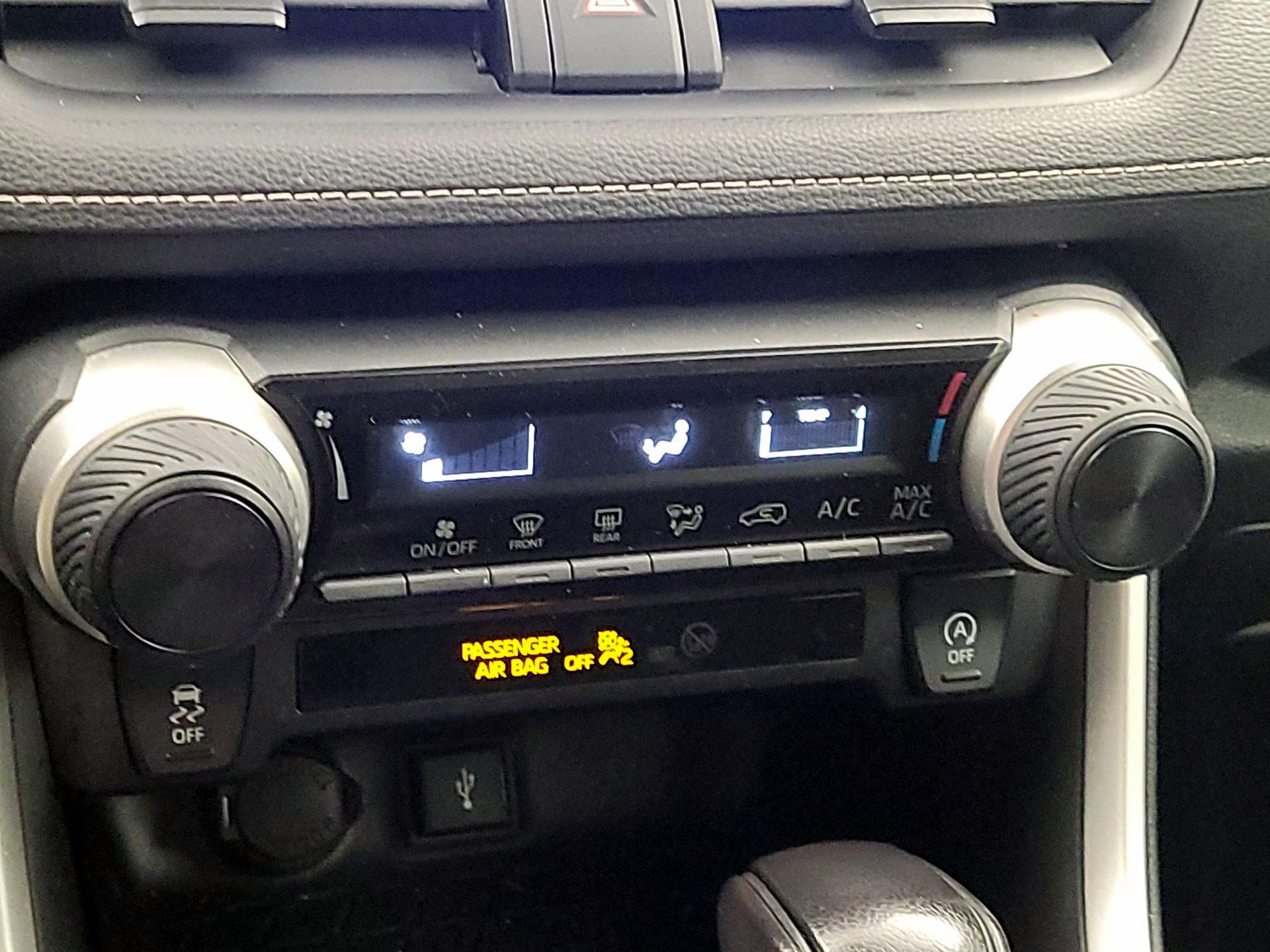 Thumbnail: 2020 Toyota RAV4 - 17