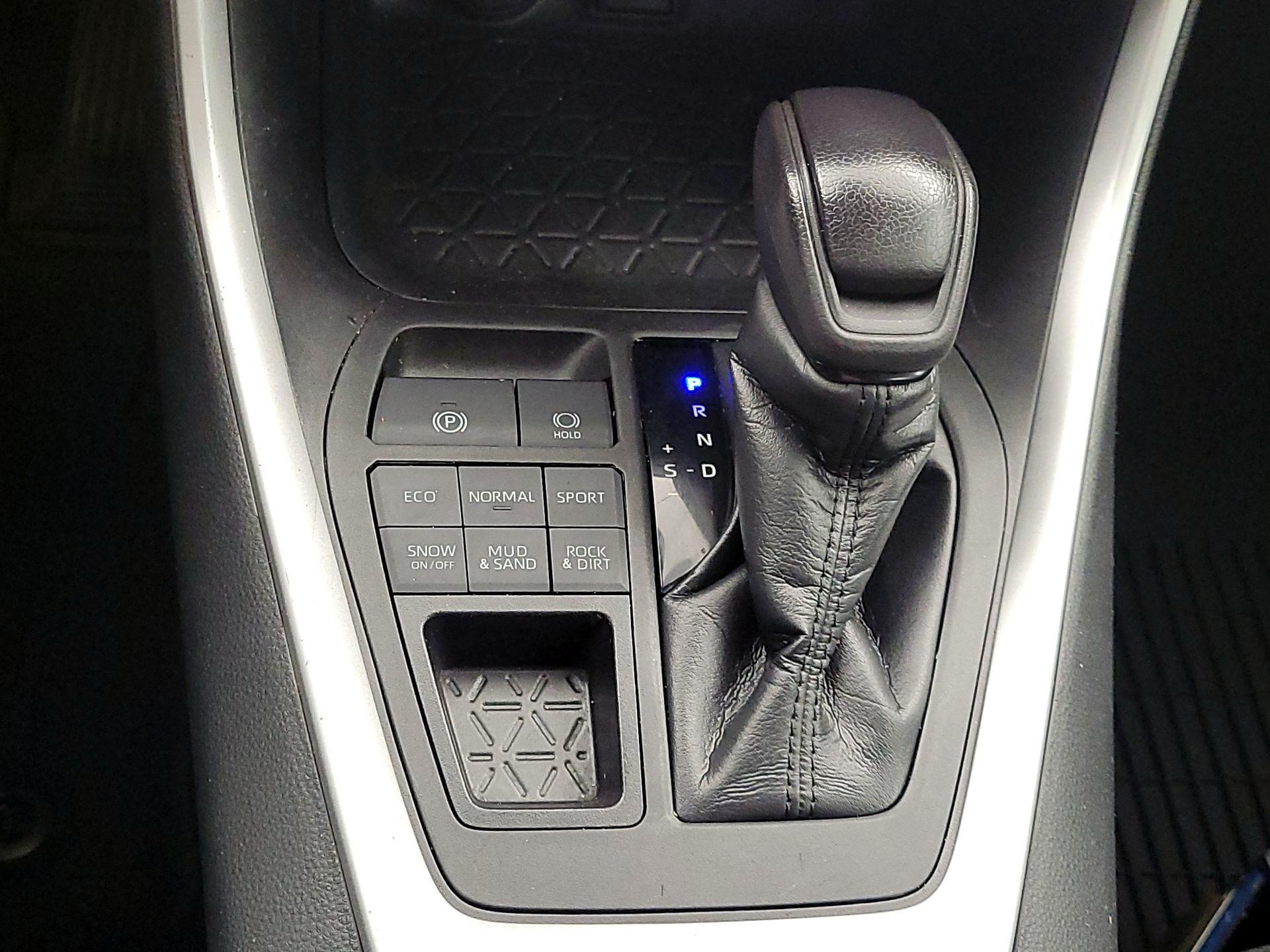 Thumbnail: 2020 Toyota RAV4 - 18